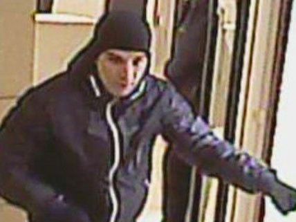 Dieser Mann wird von der Polizei gesucht. Dieser Mann wird von der Polizei gesucht.