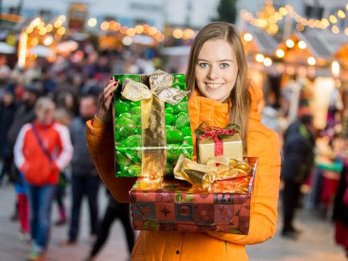 Die Vorarlberger Geschäfte erwarten heute einen starken Einkaufstag. Auch Natalie wird den Tag nutzen, um Geschenke zu besorgen.