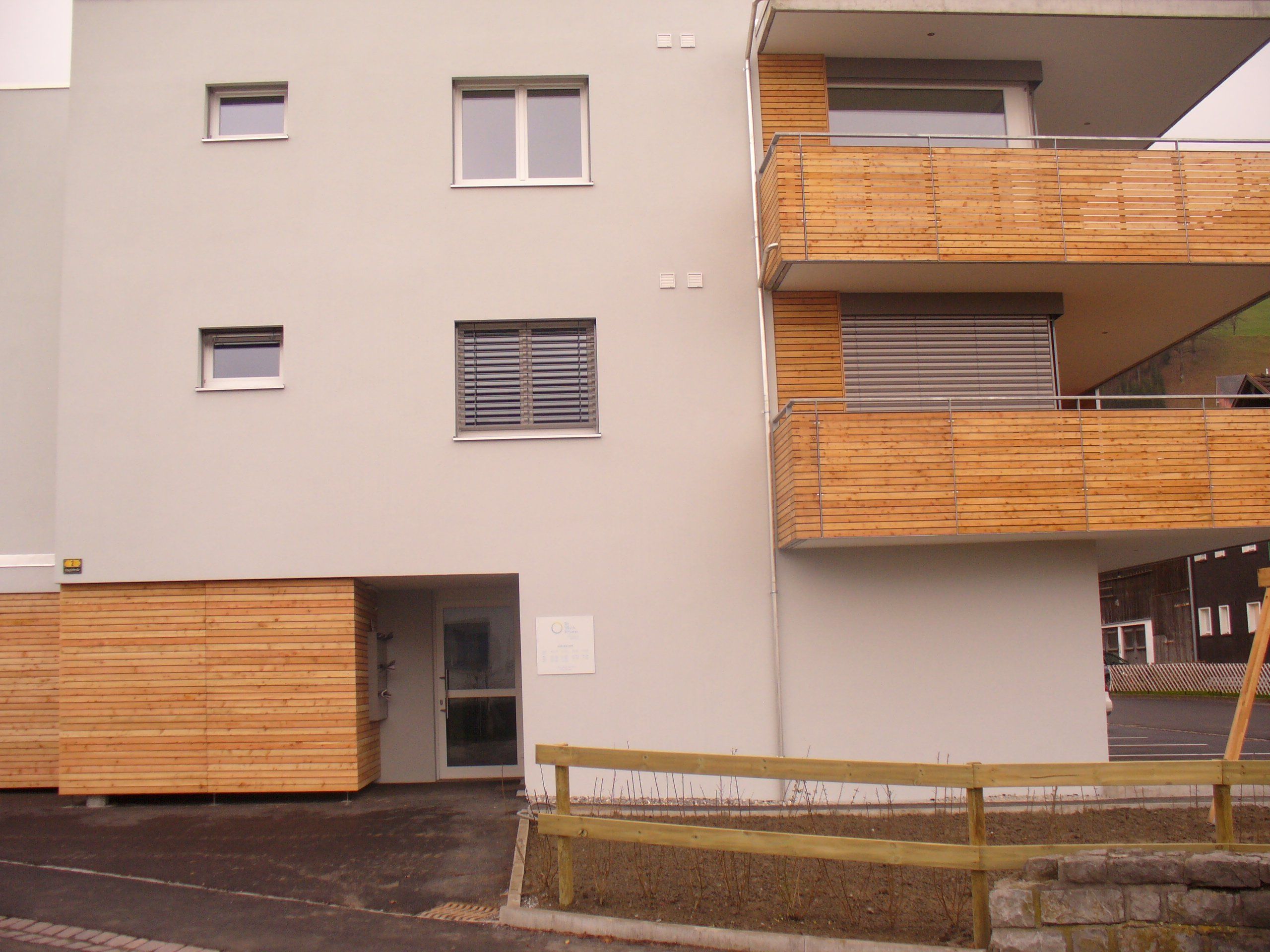 Gemeindearzt Dr. Ulrich Krismer bezog seine neue Praxis Gemeindearzt Dr. Ulrich Krismer bezog seine neue Praxis