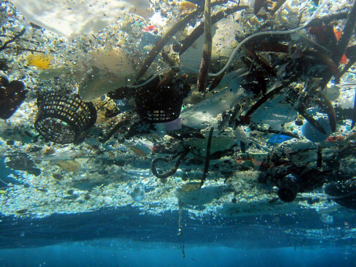 Mülldeponie Ozean: Fast 269.000 Tonnen Plastik gefährden die Umwelt und die Unterwasserwelt massiv.