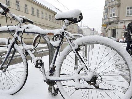 Erst wenn der Schnee liegt, bleibt das Fahrrad stehen - aber auch nicht bei allen Radlern.