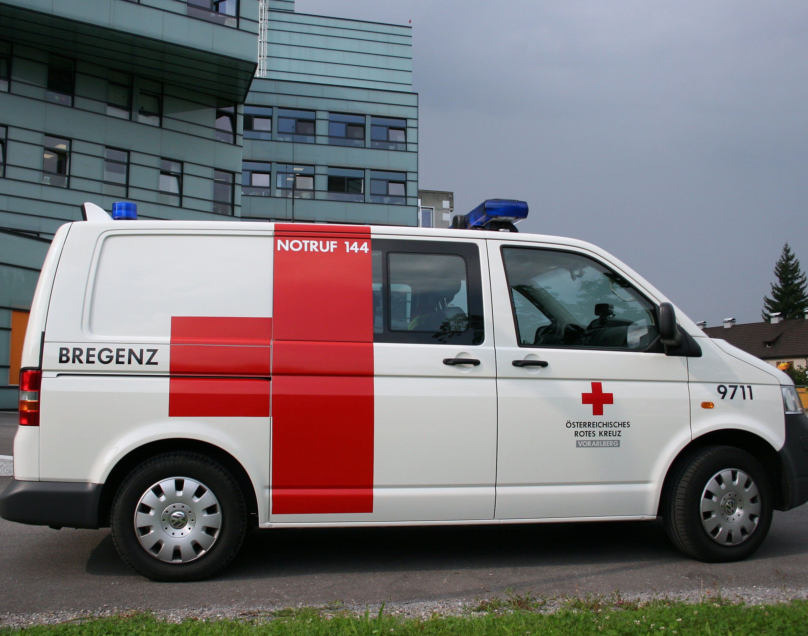 Frau nach Unfall in Hörbranz schwer verletzt ins Krankenhaus gebracht. Frau nach Unfall in Hörbranz schwer verletzt ins Krankenhaus gebracht.