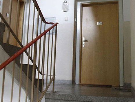 In einem Stiegenhaus in Liesing lag ein Schwerverletzter In einem Stiegenhaus in Liesing lag ein Schwerverletzter