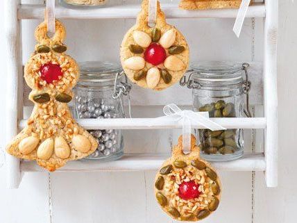 Beim Verzieren der Kekse sind der Fantasie keine Grenzen gesetzt. Beim Verzieren der Kekse sind der Fantasie keine Grenzen gesetzt.