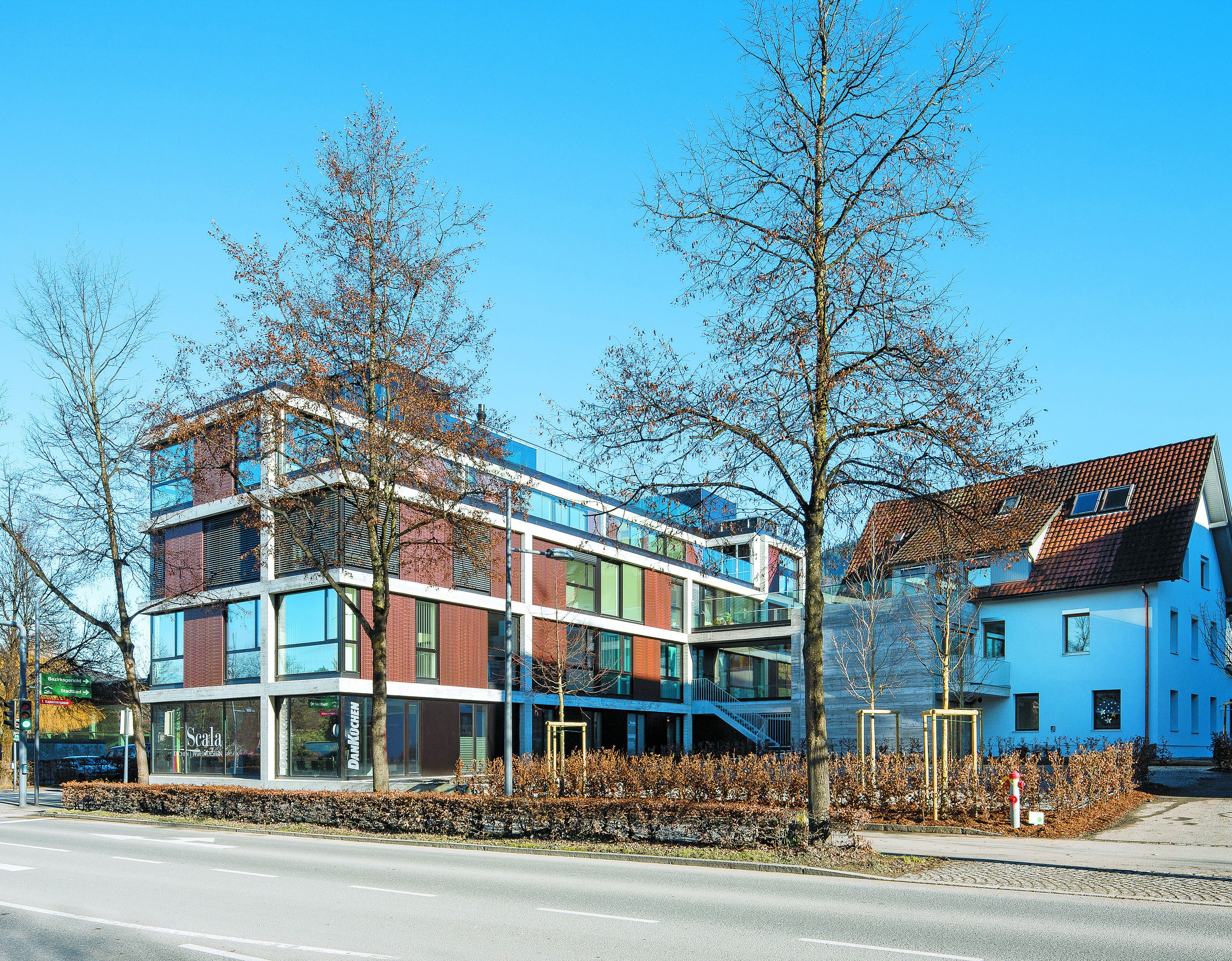 Die Erschließung erfolgt über zwei getrennte, innen liegende Stiegenhäuser. Die Erschließung erfolgt über zwei getrennte, innen liegende Stiegenhäuser.