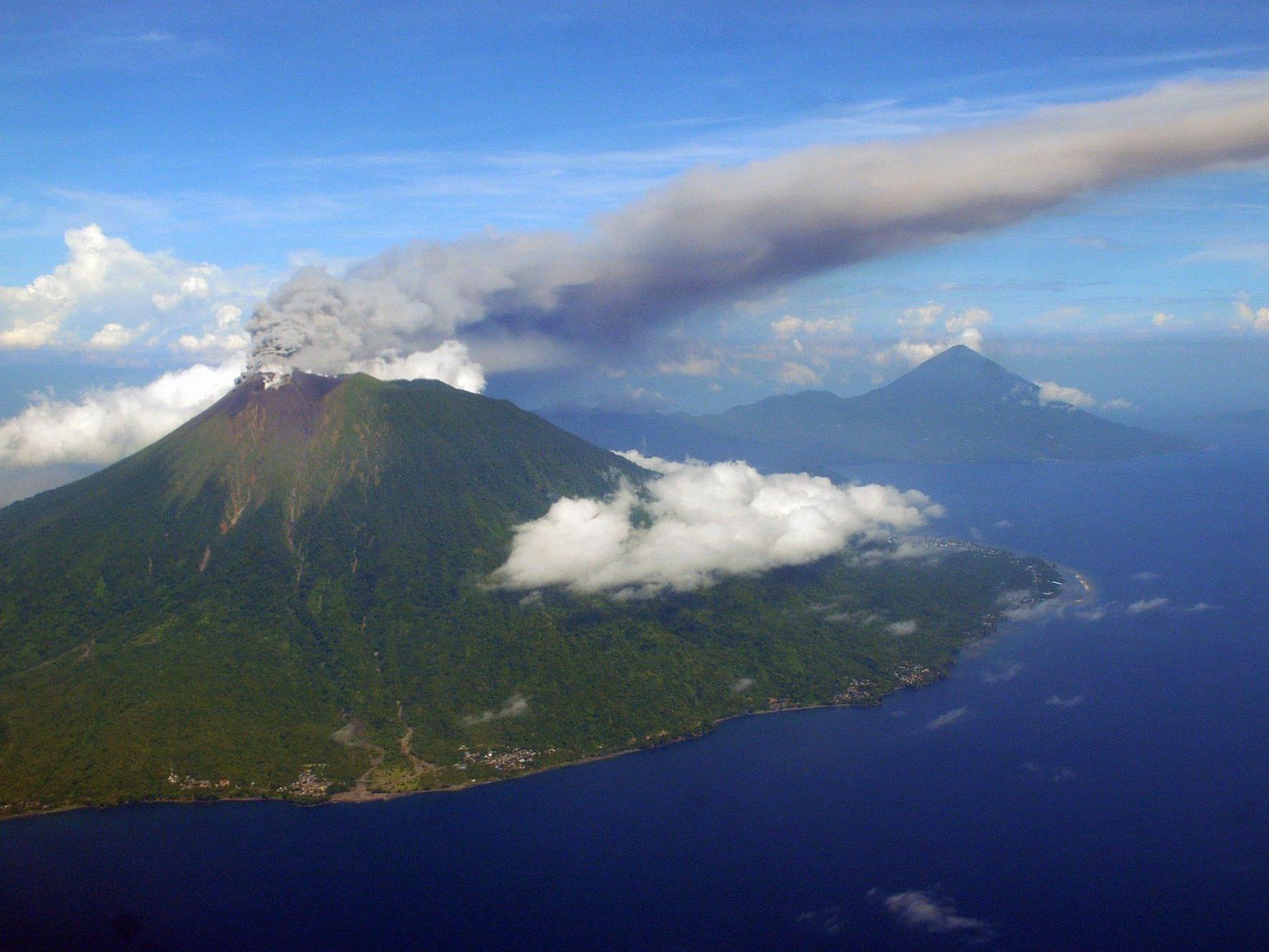Nach dem Vulkanausbruch auf der Insel Tonga entsteht eine neue Insel.