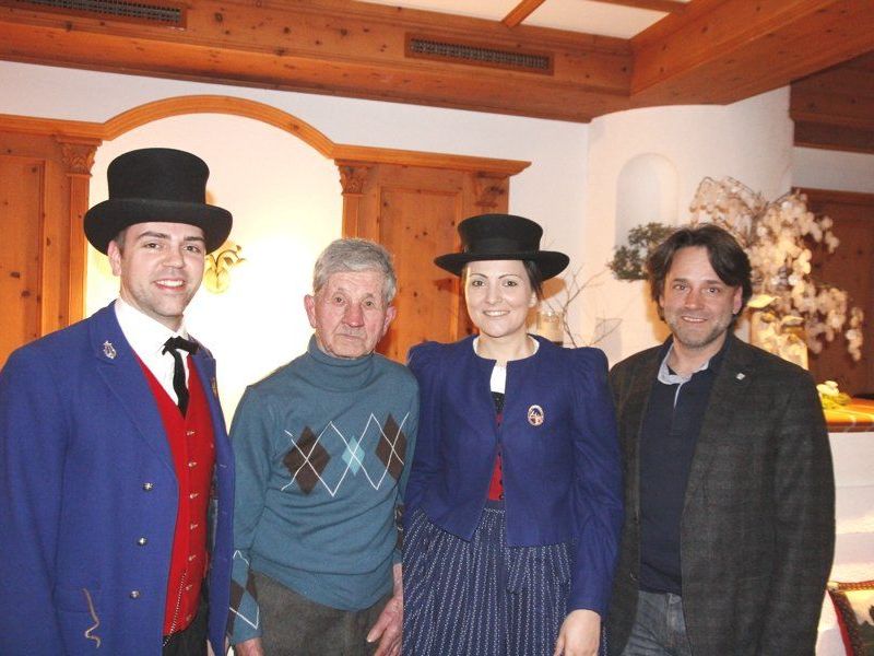 v.l. Obmann Patrick Zudrell, Jubilar Fidel Vonderleu, Obfrau Jasmin Bargehr, Bürgermeister Thomas Zudrell v.l. Obmann Patrick Zudrell, Jubilar Fidel Vonderleu, Obfrau Jasmin Bargehr, Bürgermeister Thomas Zudrell