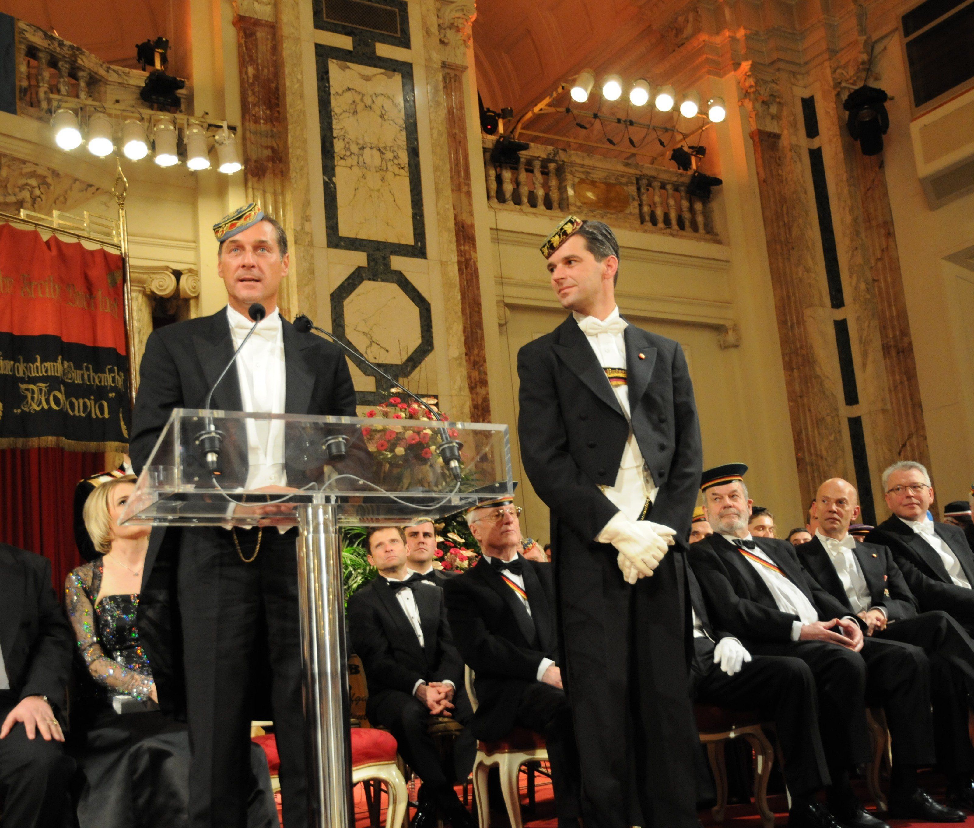 Heinz-Christian Strache verteidigt den Akademikerball. Heinz-Christian Strache verteidigt den Akademikerball.