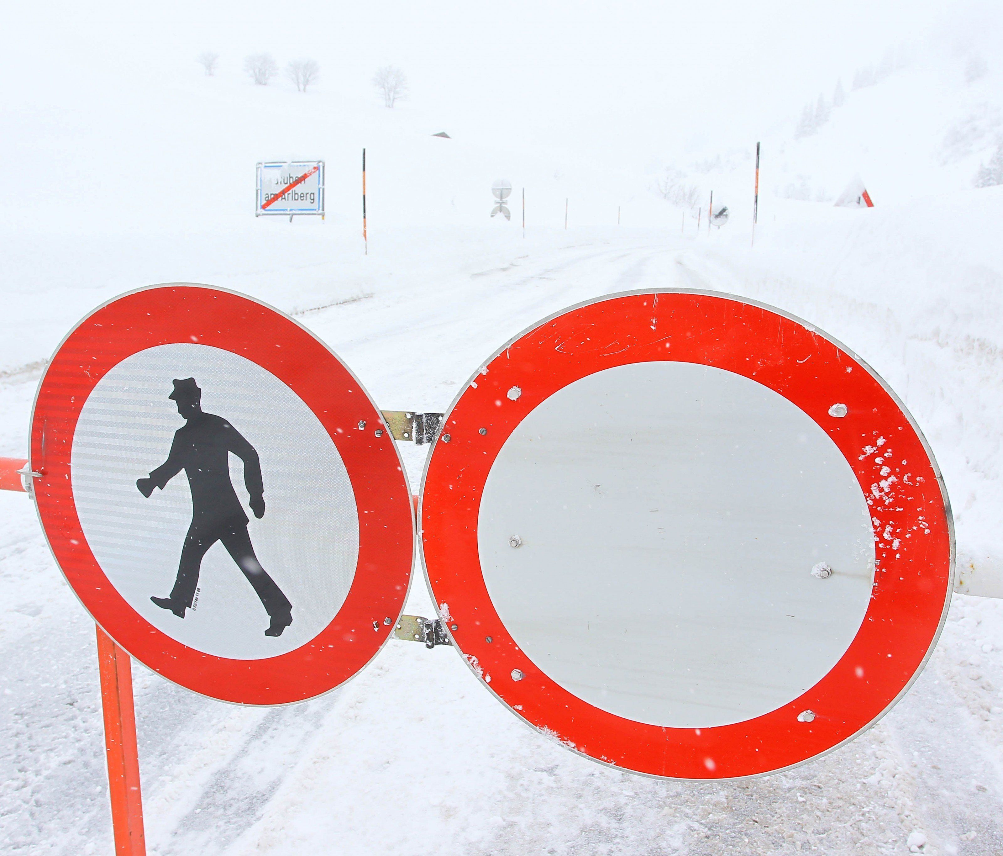 Wintersperren, wie hier bei Stuben am Arlberg, sind in Vorarlberg keine Seltenheit. Wintersperren, wie hier bei Stuben am Arlberg, sind in Vorarlberg keine Seltenheit.