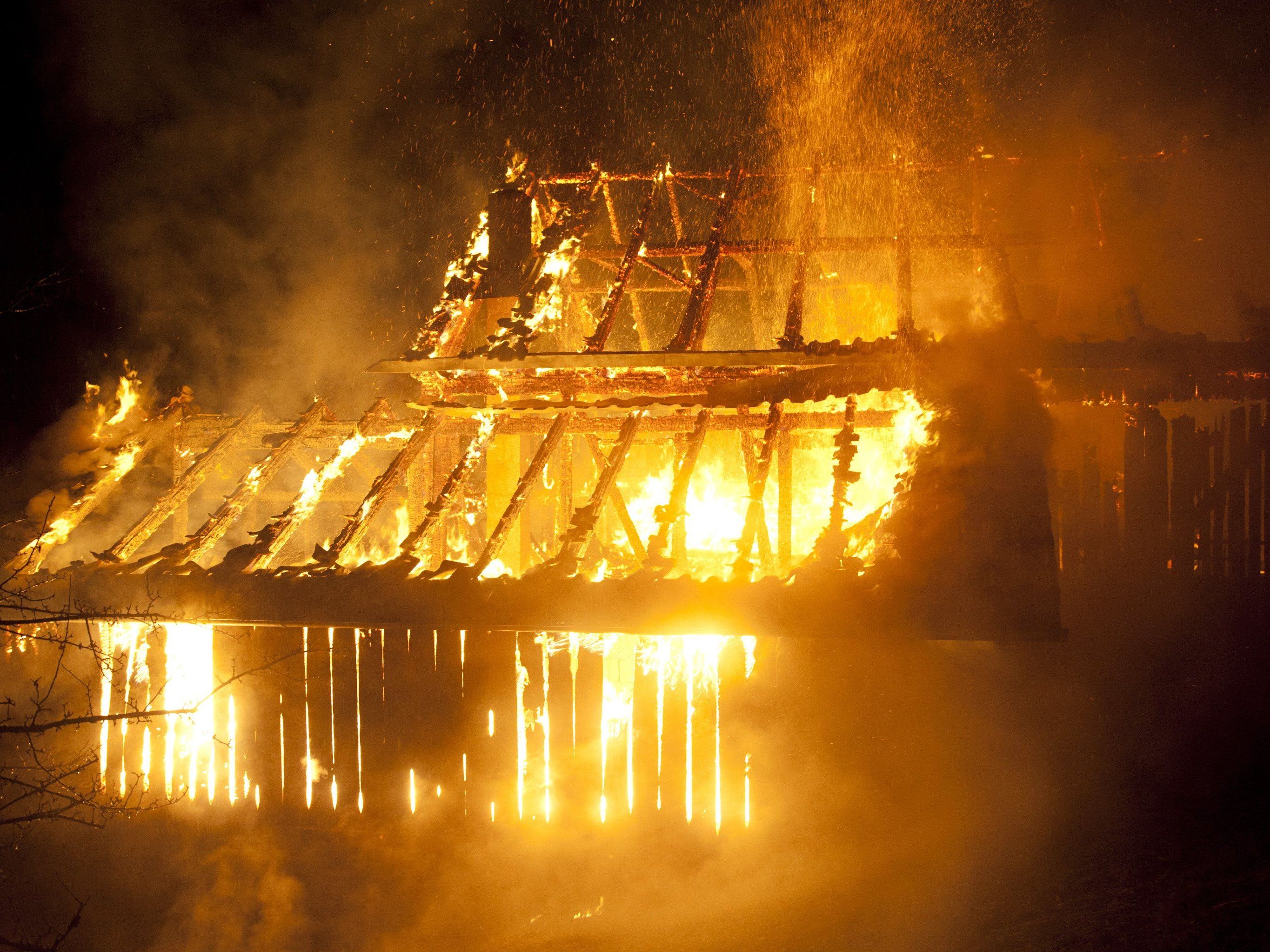 Gebäude wurde ein Raub der Flammen