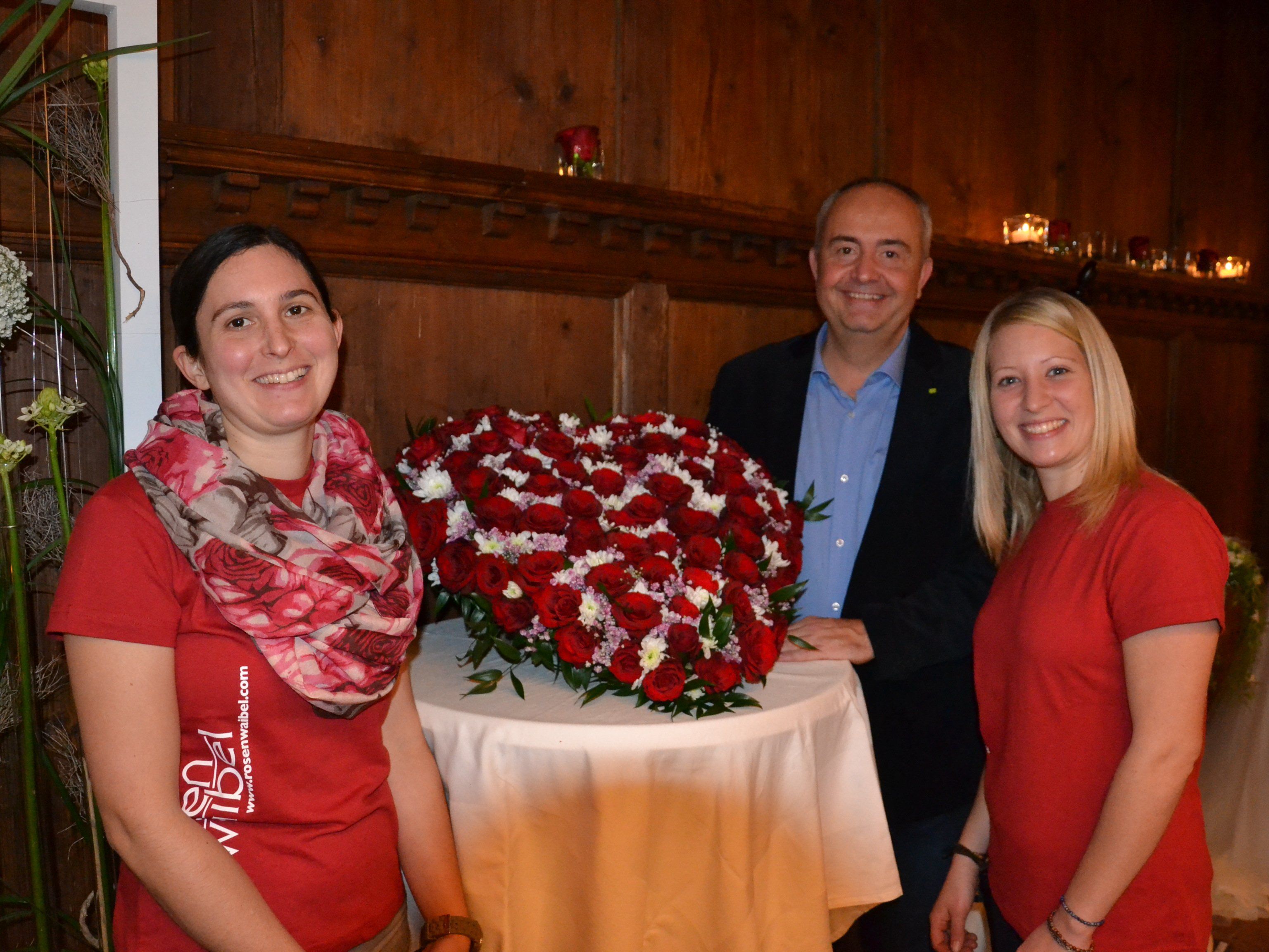 Manfred Böhmwalder (WG Götzis) mit Jessica Höfle und Bettina Fußenegger (Rosen Waibel) im Jonas Schlössle Manfred Böhmwalder (WG Götzis) mit Jessica Höfle und Bettina Fußenegger (Rosen Waibel) im Jonas Schlössle