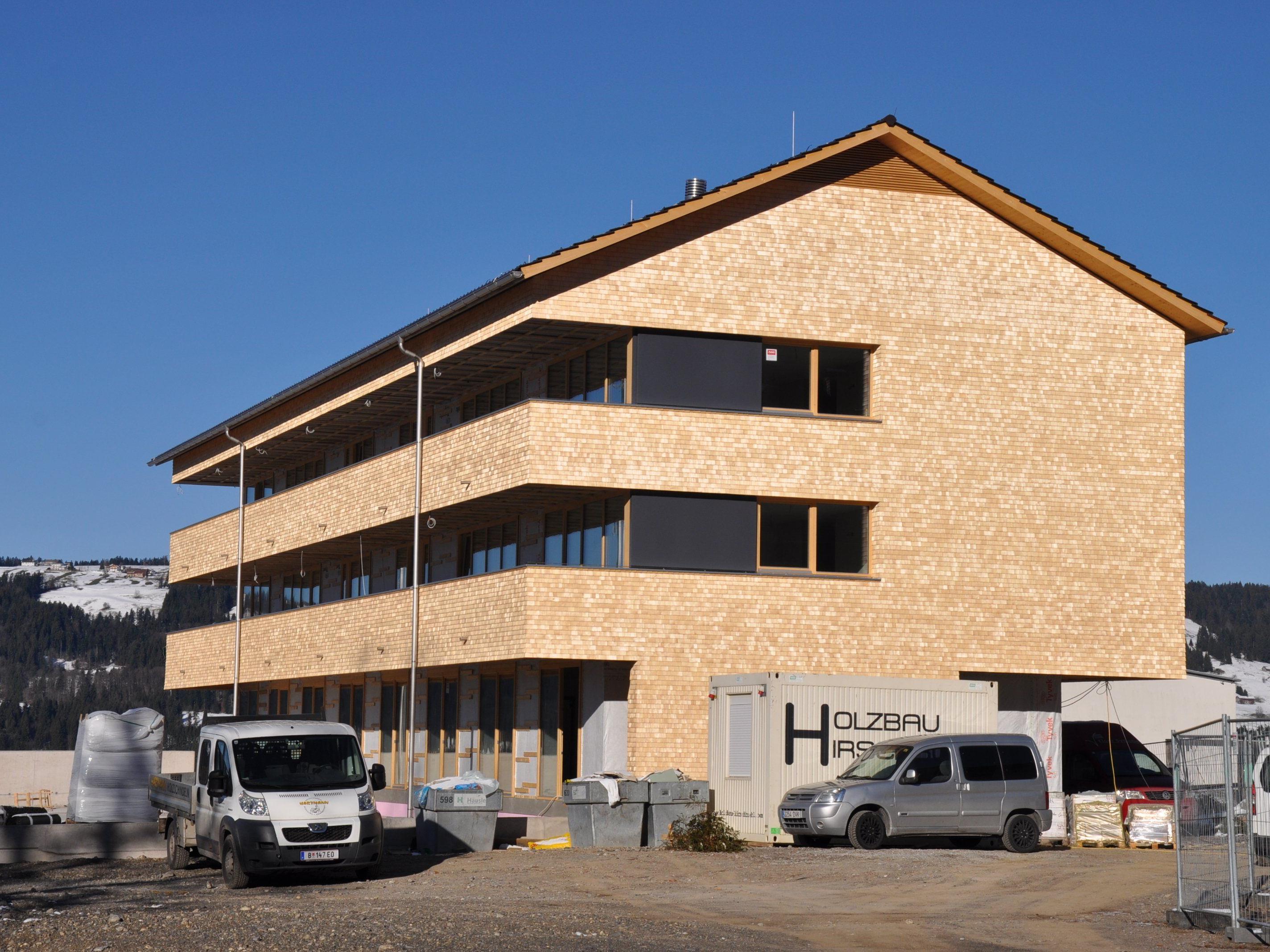 Das „Dorfhus“ mit acht Wohnungen und Tiefgarage ist Ende April einzugsbereit.