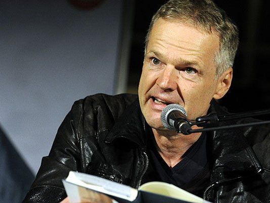 Überzeugt als Interpret von "Brennerova": Wolf Haas, hier bei einer Lesung aus dem Roman 2014 im Wiener MQ Überzeugt als Interpret von "Brennerova": Wolf Haas, hier bei einer Lesung aus dem Roman 2014 im Wiener MQ