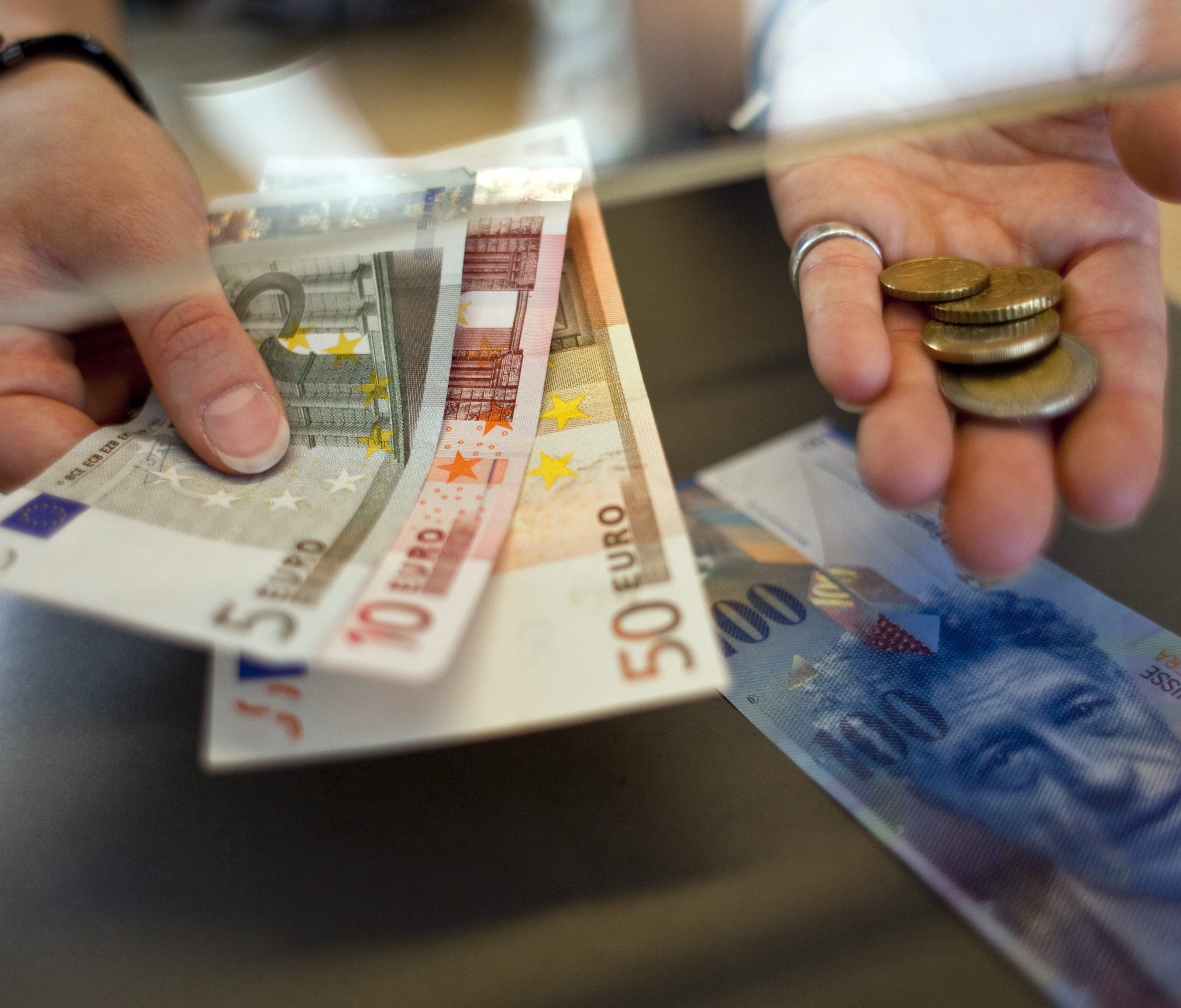 Bei der Zürcher Kantonalbank ist der Euro bereits Mangelware. Bei der Zürcher Kantonalbank ist der Euro bereits Mangelware.