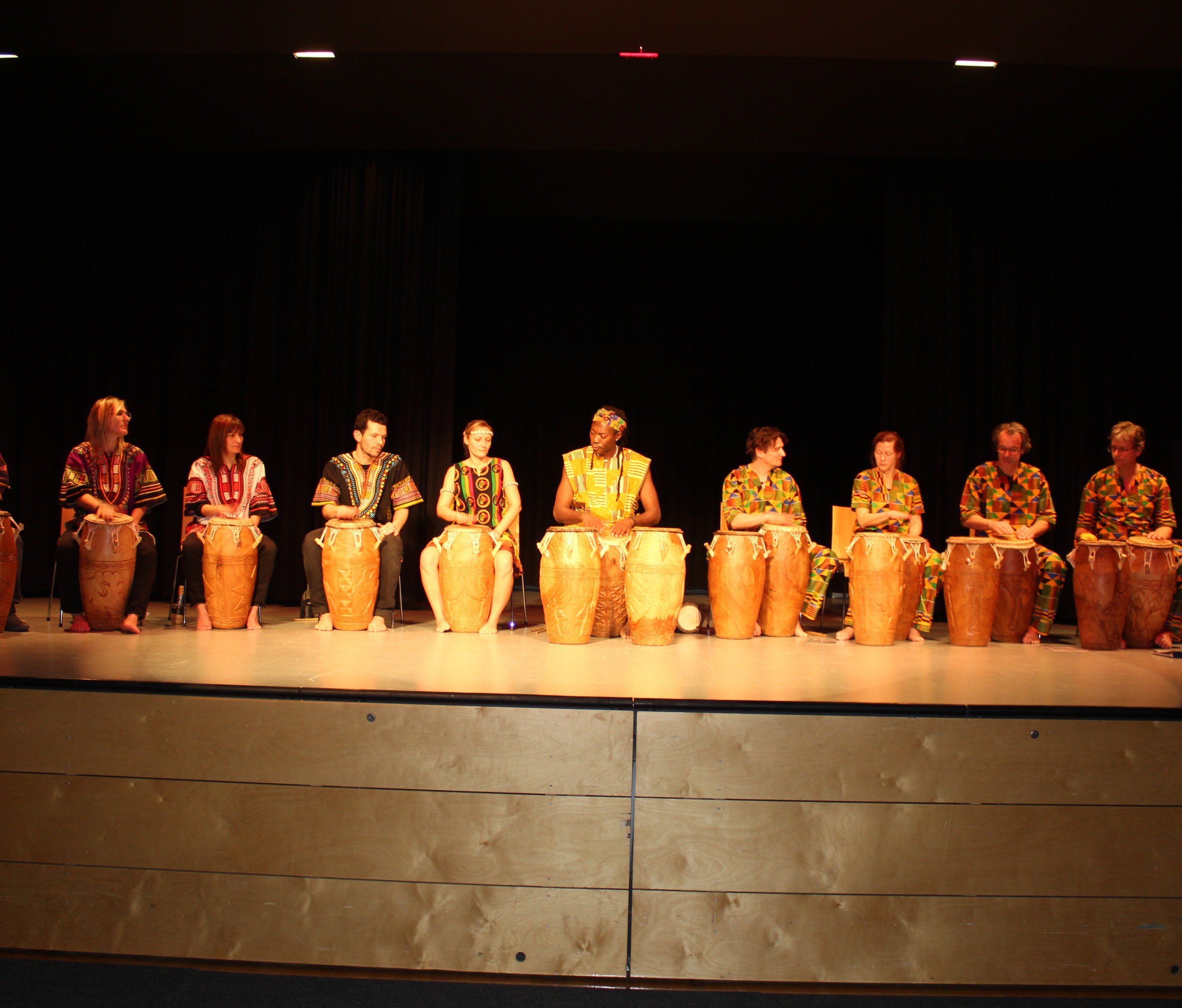 Die "Pata-Bum-Drummers" mit Kofi Quarshie gastierten im Adalbert-Welte-Saal Die "Pata-Bum-Drummers" mit Kofi Quarshie gastierten im Adalbert-Welte-Saal