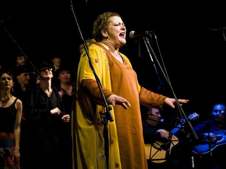Ida Kelarova serviert Zigeunerlieder mit Herz Ida Kelarova serviert Zigeunerlieder mit Herz