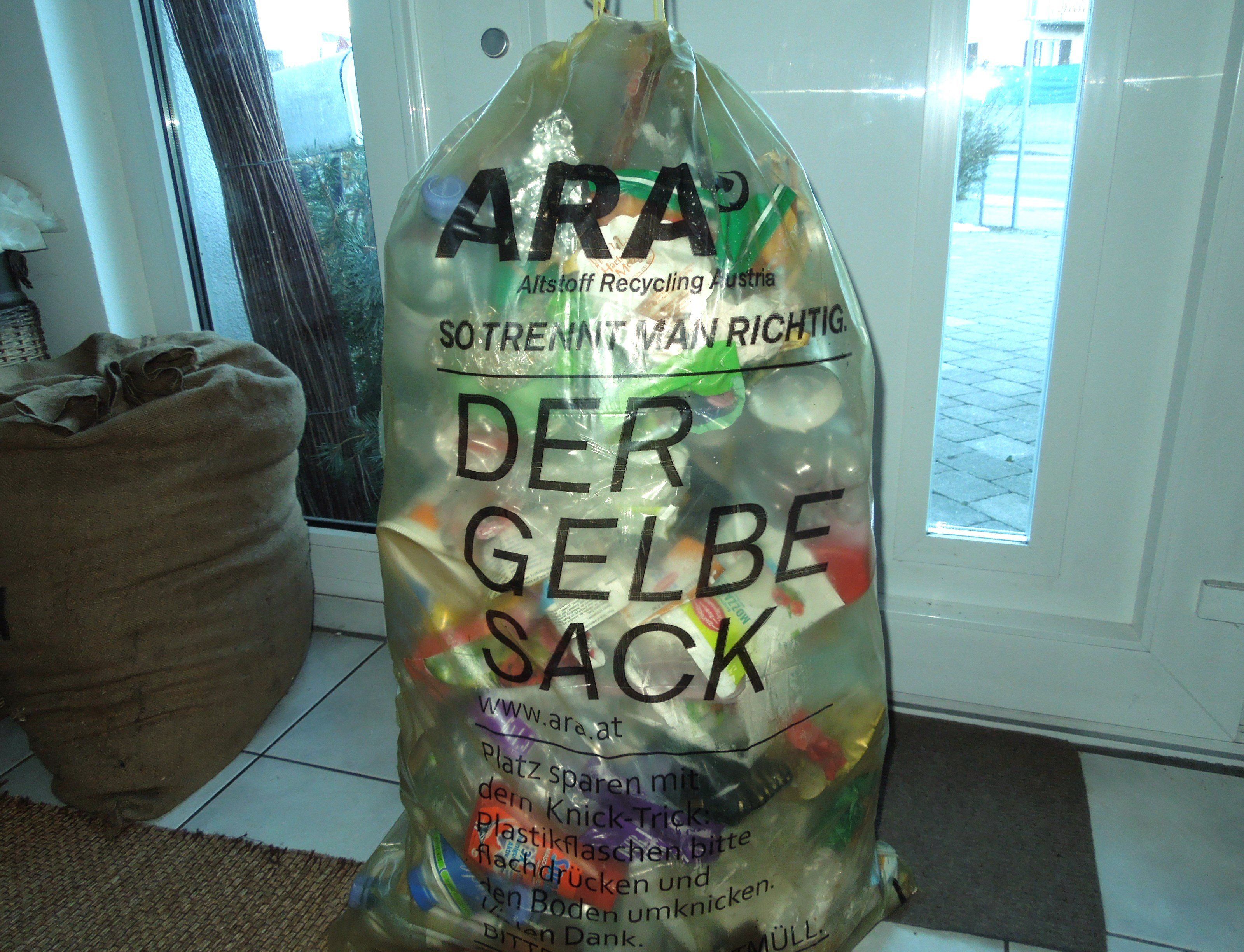 Im Bürgerforum wird aktuell über die Qualität der Müllsäcke in Vorarlberg diskutiert. Im Bürgerforum wird aktuell über die Qualität der Müllsäcke in Vorarlberg diskutiert.