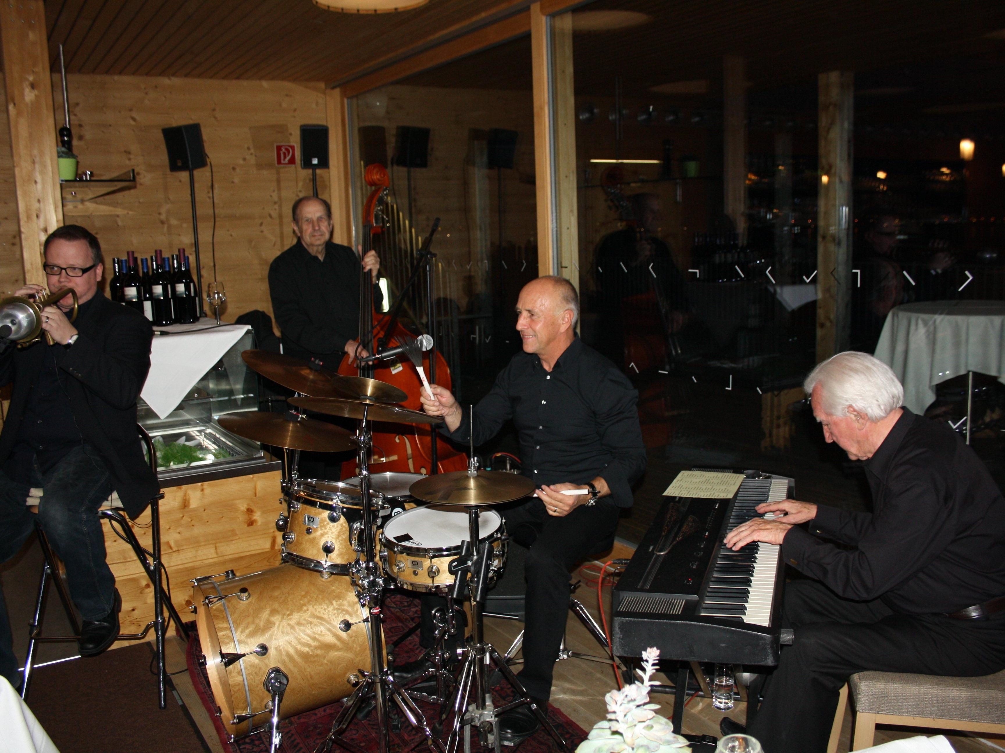 Die Gruppe „Round about Jazz Combo“ sorgt nächsten Donnerstag bei „Jazz am See“ für die gute Stimmung auf dem Badehaus des Seehotels Am Kaiserstrand.