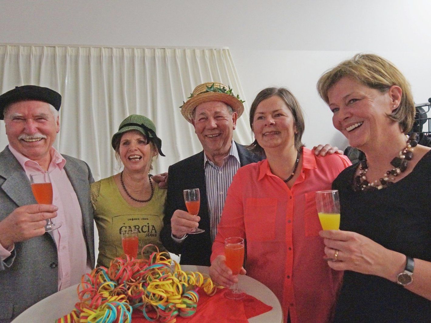 Das Pfarr-Gemeinde-Ball-Team mit Karl-Heinz Lerchenmüller, Monika Pichler, Carmen Helbok, Annette Sinz und Sigi Kern lädt zum Ballereignis 2015 in Lochau. Das Pfarr-Gemeinde-Ball-Team mit Karl-Heinz Lerchenmüller, Monika Pichler, Carmen Helbok, Annette Sinz und Sigi Kern lädt zum Ballereignis 2015 in Lochau.
