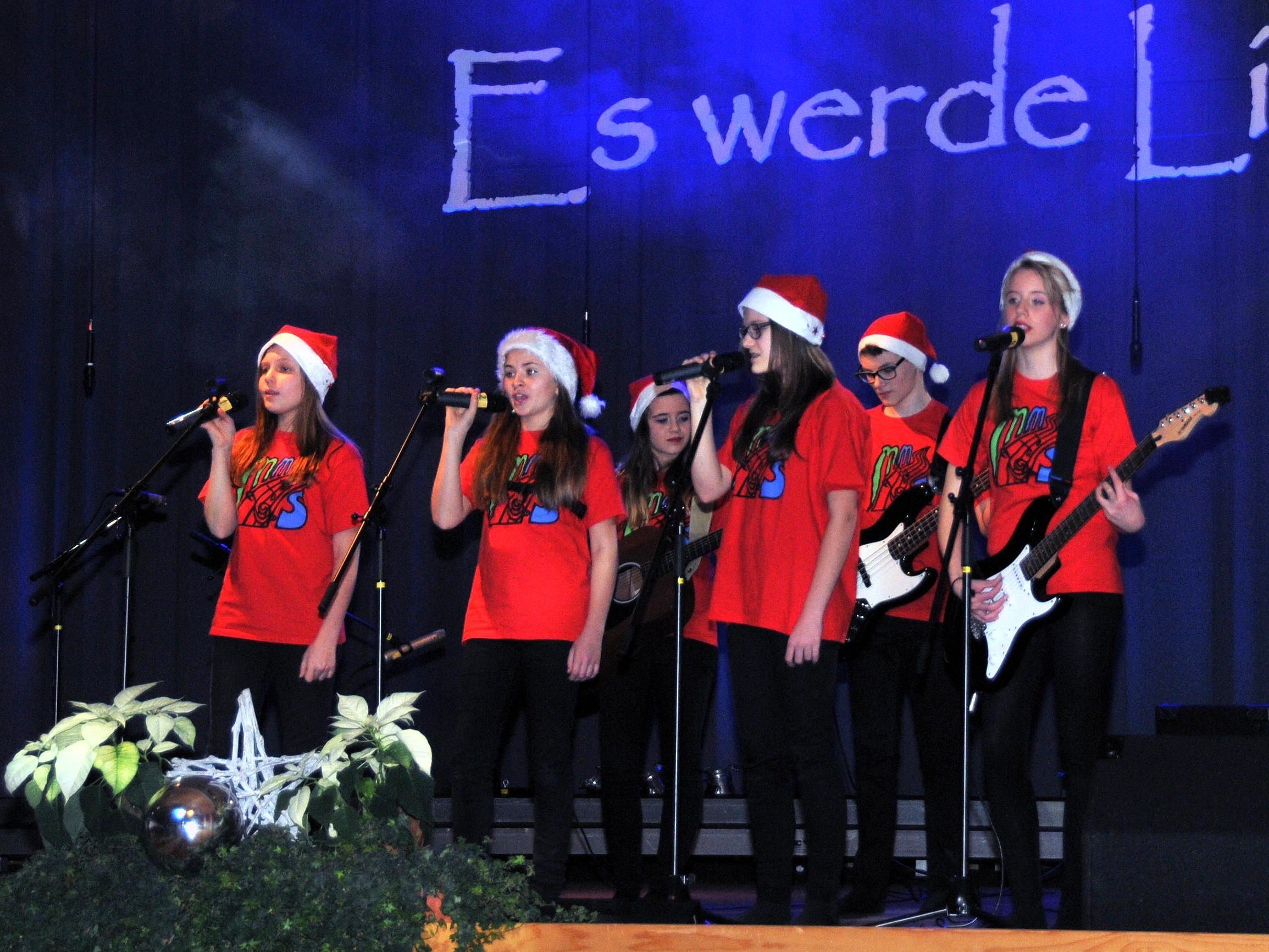 Musikmittelschule Thüringen mit vorweihnachtlicher Musik Musikmittelschule Thüringen mit vorweihnachtlicher Musik