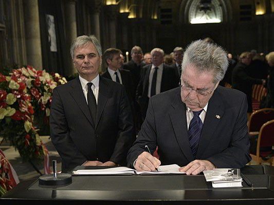 Bundeskanzler Werner Faymann und Bundespräsident Heinz Fischer im Rahmen der Verabschiedung von Udo Jürgens im Wiener Rathaus Bundeskanzler Werner Faymann und Bundespräsident Heinz Fischer im Rahmen der Verabschiedung von Udo Jürgens im Wiener Rathaus