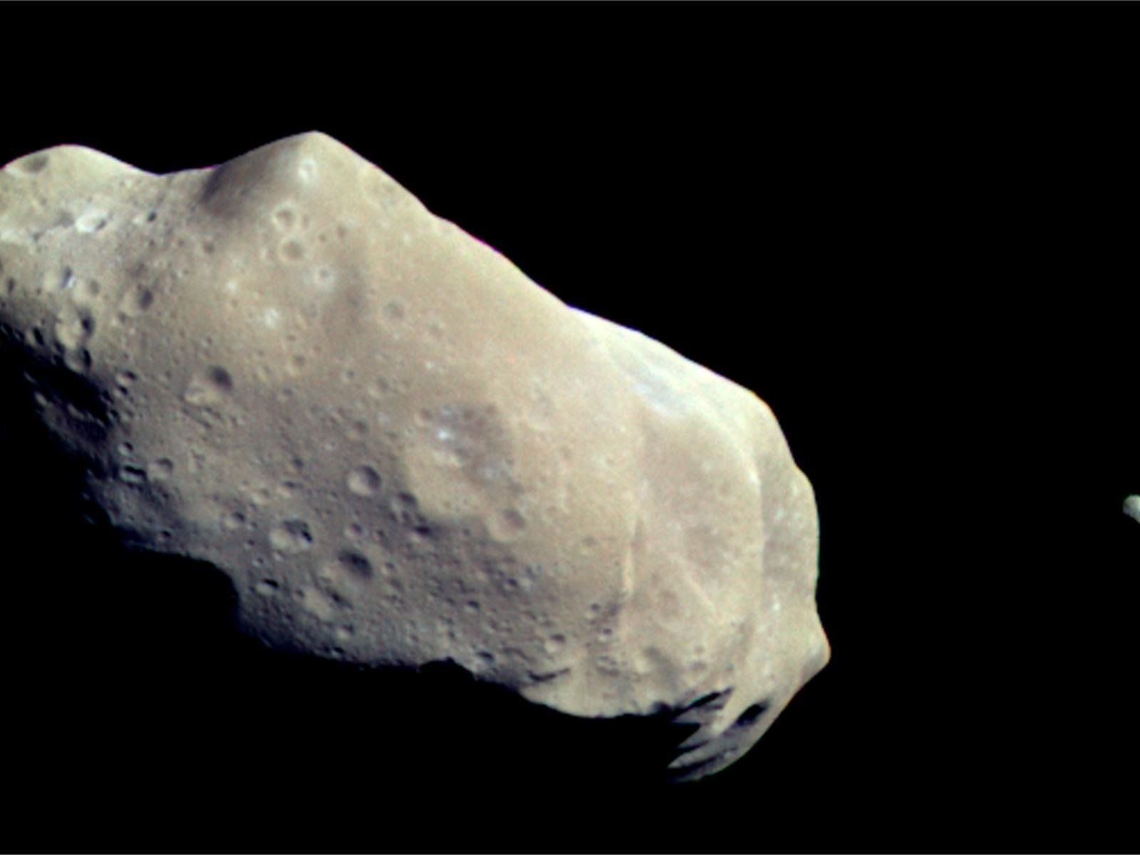 In einem Abstand von 1,2 Millionen Kilometern rast der Asteroid vorbei. In einem Abstand von 1,2 Millionen Kilometern rast der Asteroid vorbei.