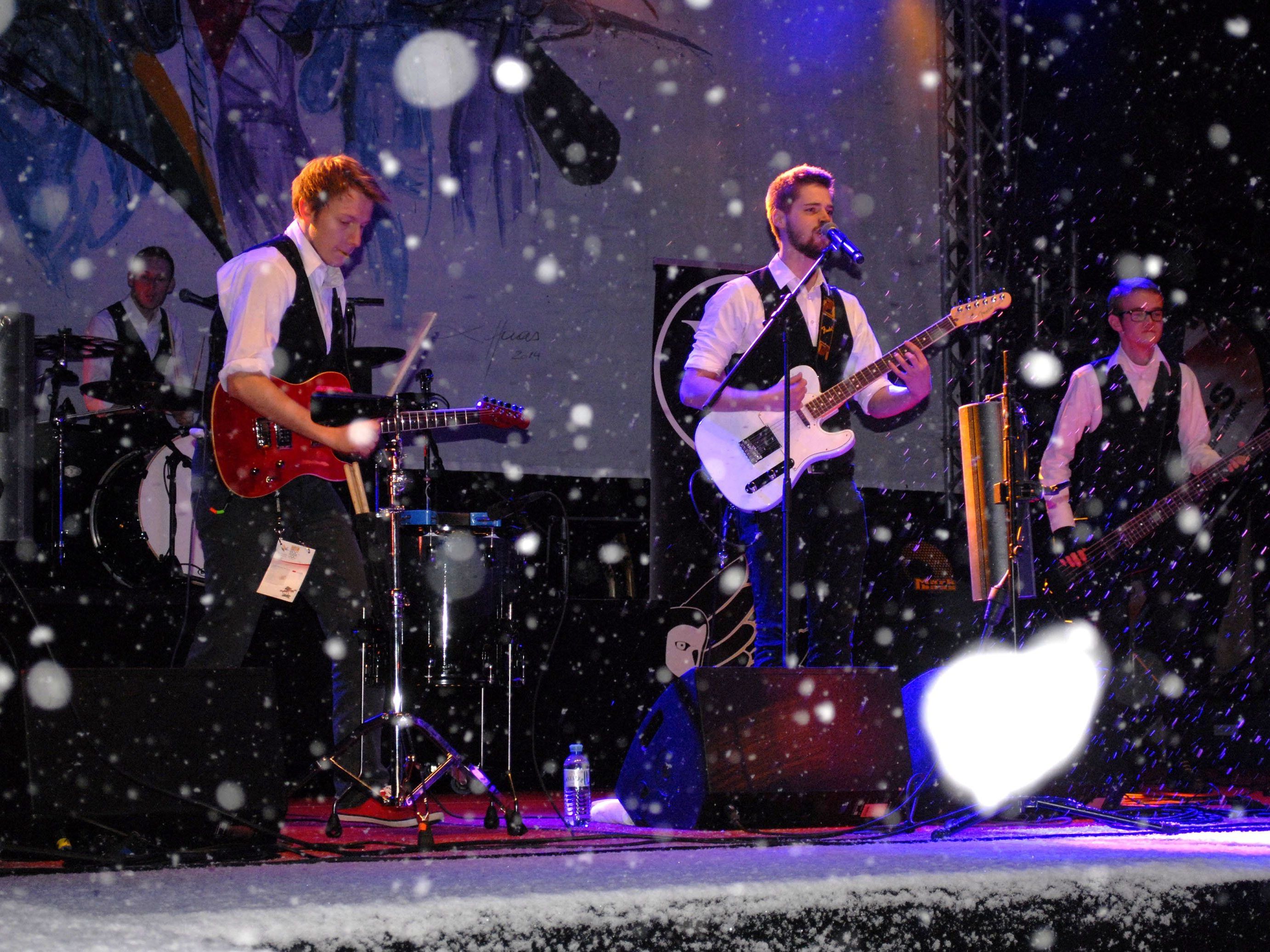 Die Band Vertigo bei ihrem Konzert im Rahmen der EYOF 2015 auf dem Schrunser Kirchplatz Die Band Vertigo bei ihrem Konzert im Rahmen der EYOF 2015 auf dem Schrunser Kirchplatz