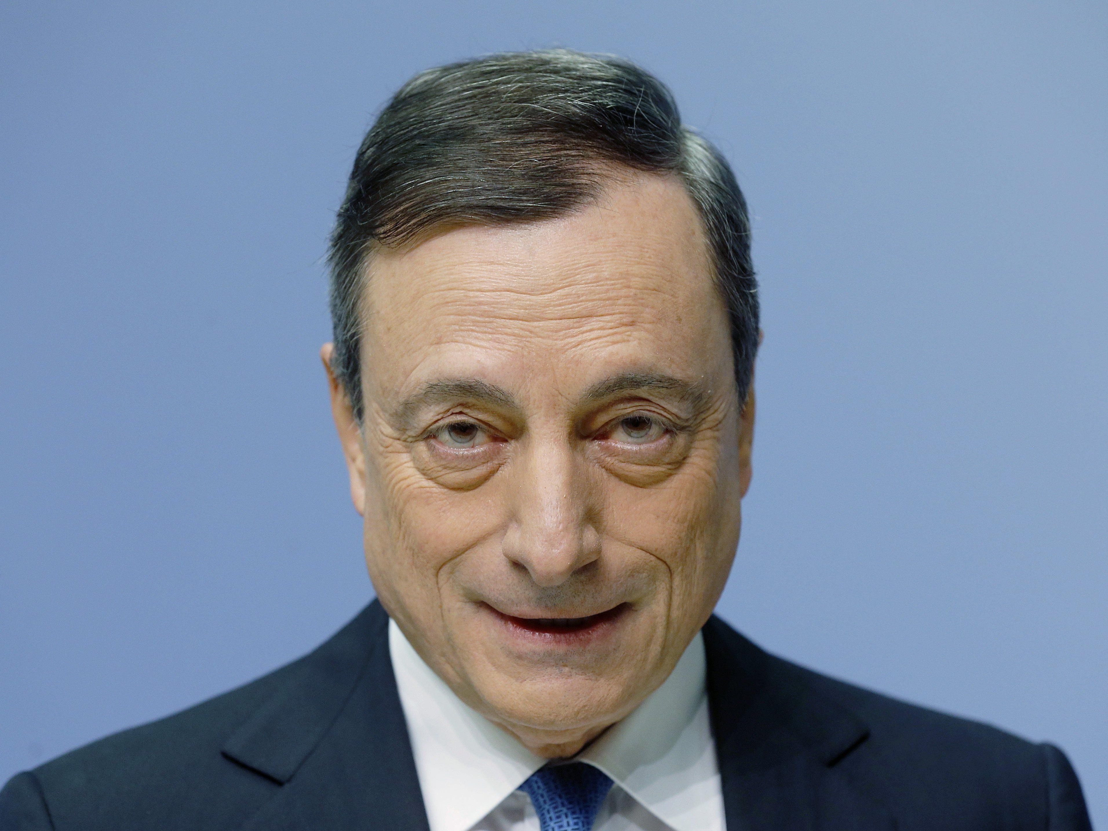 Ex-Goldman-Sachs-Banker Draghi im Zentrum der Kritik.