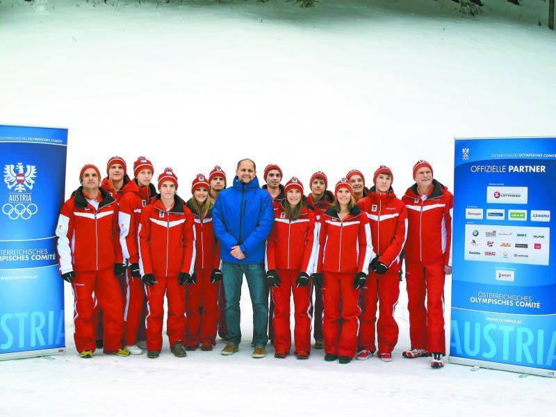 ÖOC-Generalsekretär Peter Mennel (r.) sowie Sportservice-Geschäftsführer Sebastian Manhart (M.) mit den Vorarlberger EYOF-Aktiven. ÖOC-Generalsekretär Peter Mennel (r.) sowie Sportservice-Geschäftsführer Sebastian Manhart (M.) mit den Vorarlberger EYOF-Aktiven.