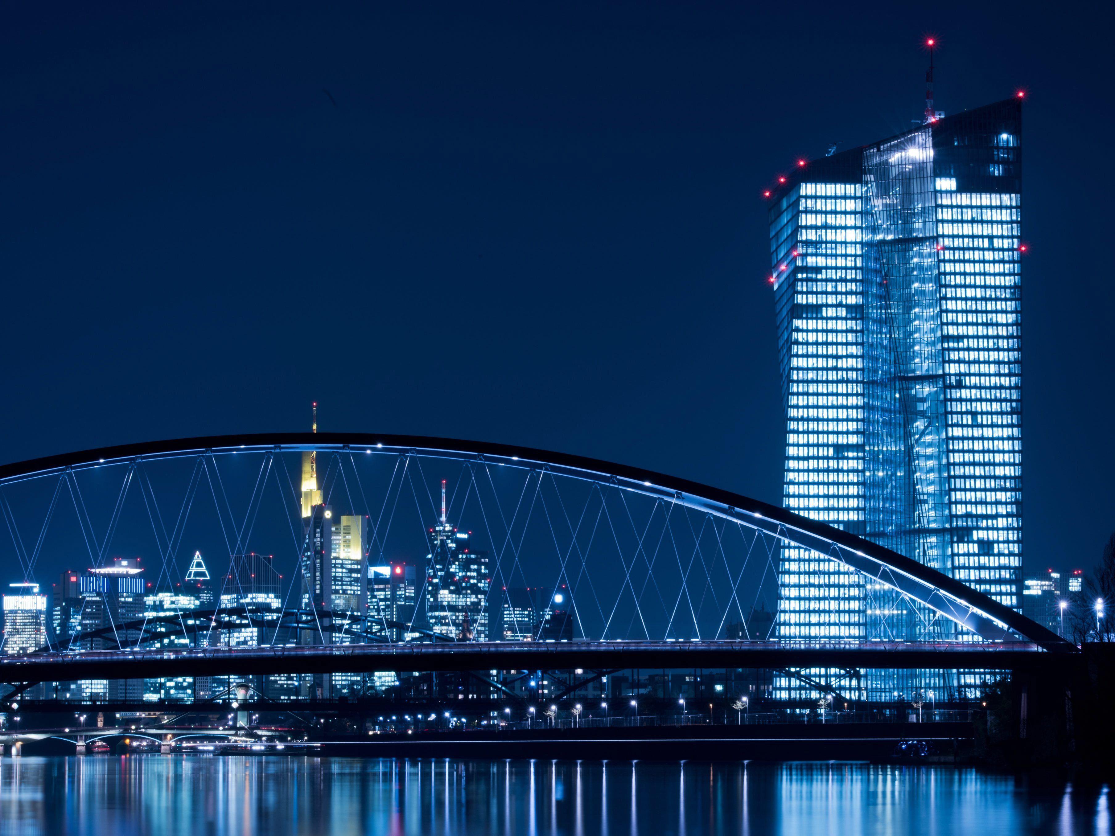 In Frankfurt fällt am Donnerstag die Entscheidung über umstrittene Anleihenkäufe durch die EZB.