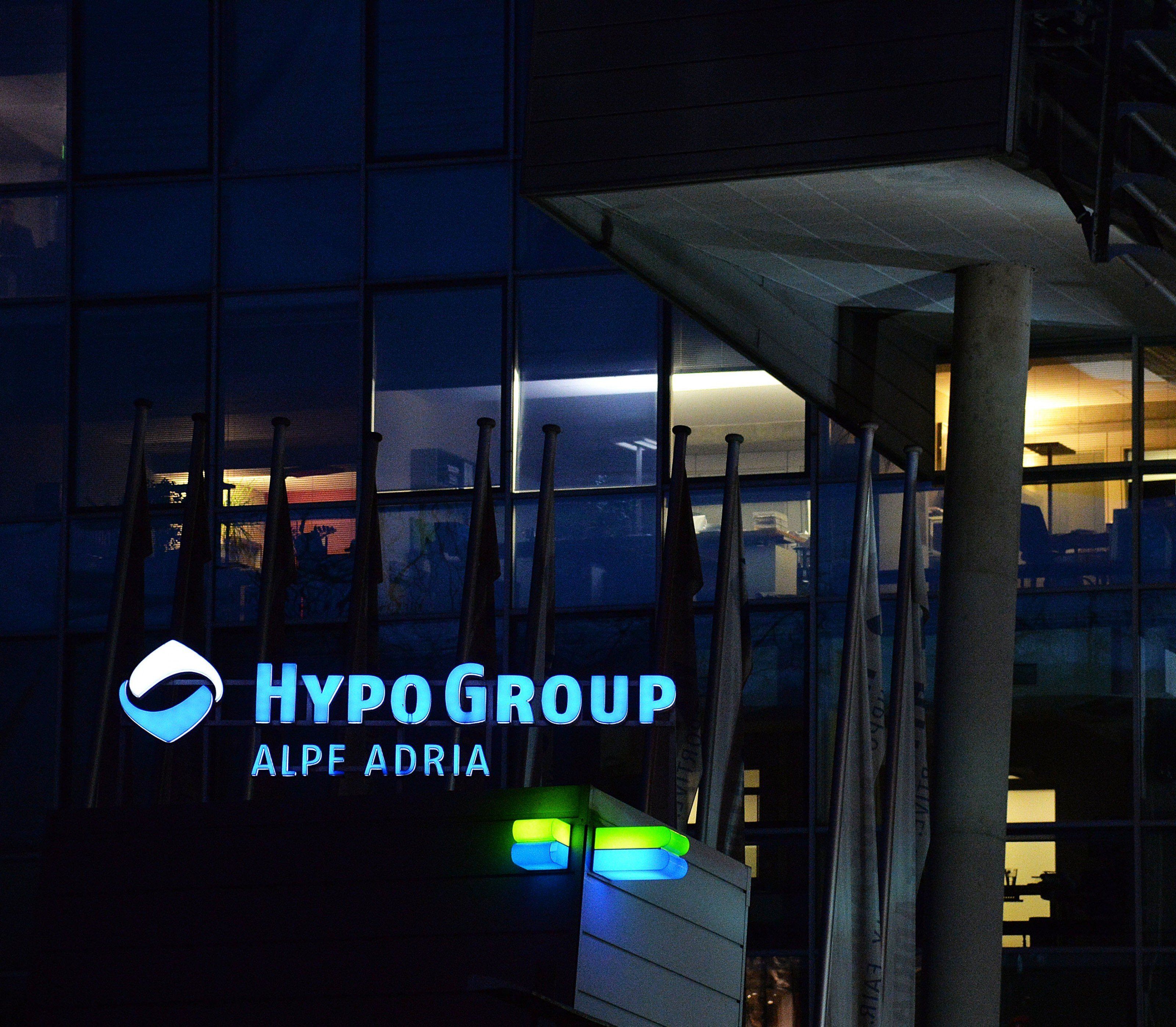 Hypo-U-Ausschuss auf Schiene - NEOS wollen 200 Zeugen laden. Hypo-U-Ausschuss auf Schiene - NEOS wollen 200 Zeugen laden.