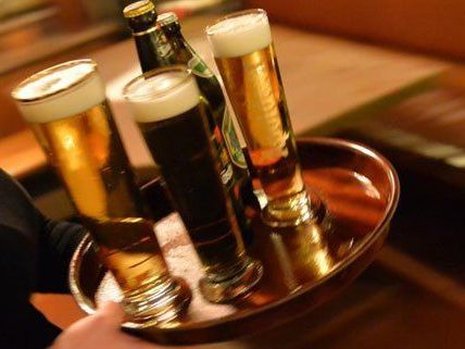 Eine mutmaßliche Zechprellerin wurde am Samstag festgenommen. Eine mutmaßliche Zechprellerin wurde am Samstag festgenommen.