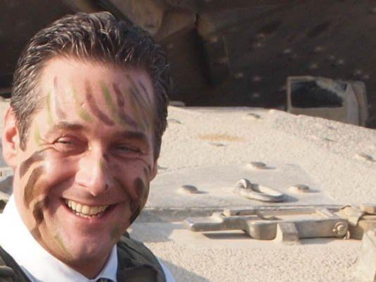 Die Gebrüder Moped über die Idee H.C. Strache könnte Wiener Bürgermeister werden. Die Gebrüder Moped über die Idee H.C. Strache könnte Wiener Bürgermeister werden.