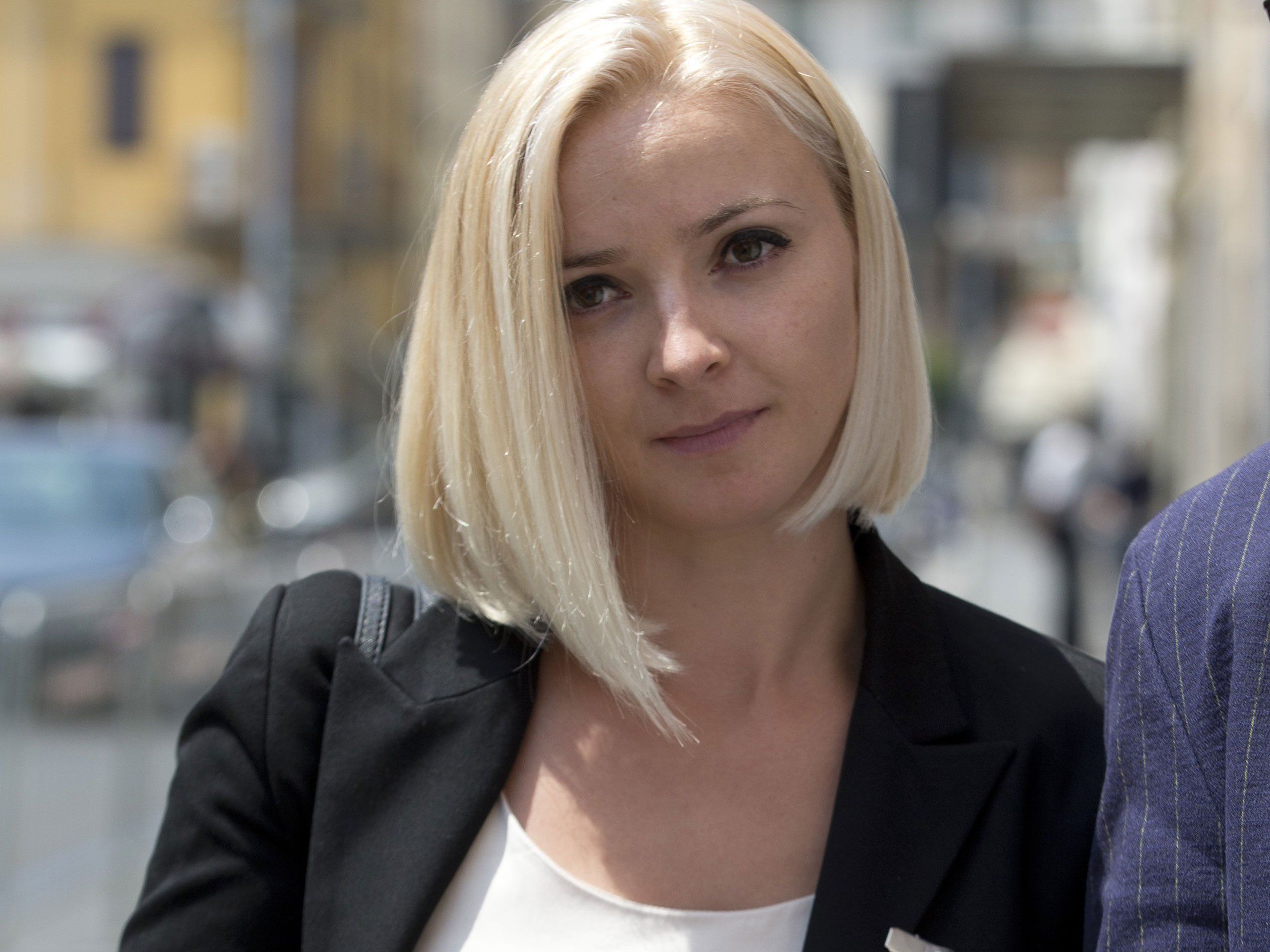 Domnica Tschemortan habe einen doppelten Schaden als Passagierin und wegen des "Medienangriffes" erlitten. Domnica Tschemortan habe einen doppelten Schaden als Passagierin und wegen des "Medienangriffes" erlitten.