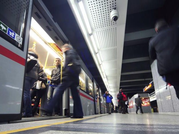 Keiner der Fahrgäste alarmierte die Rettung. Keiner der Fahrgäste alarmierte die Rettung.