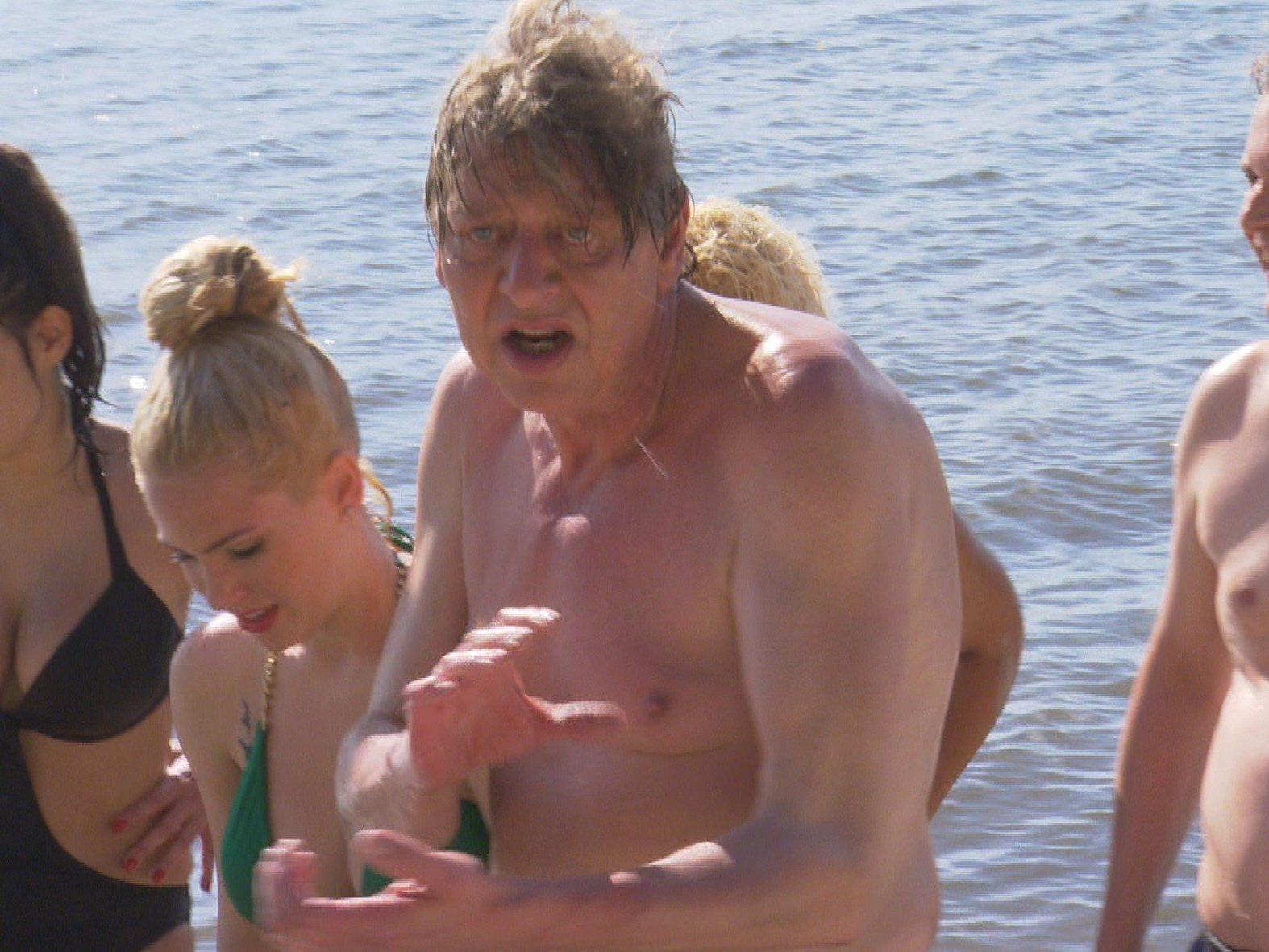Walter nutzte die Chance und drehte ein Bewerbungsvideo im Dschungelcamp 2015. Walter nutzte die Chance und drehte ein Bewerbungsvideo im Dschungelcamp 2015.