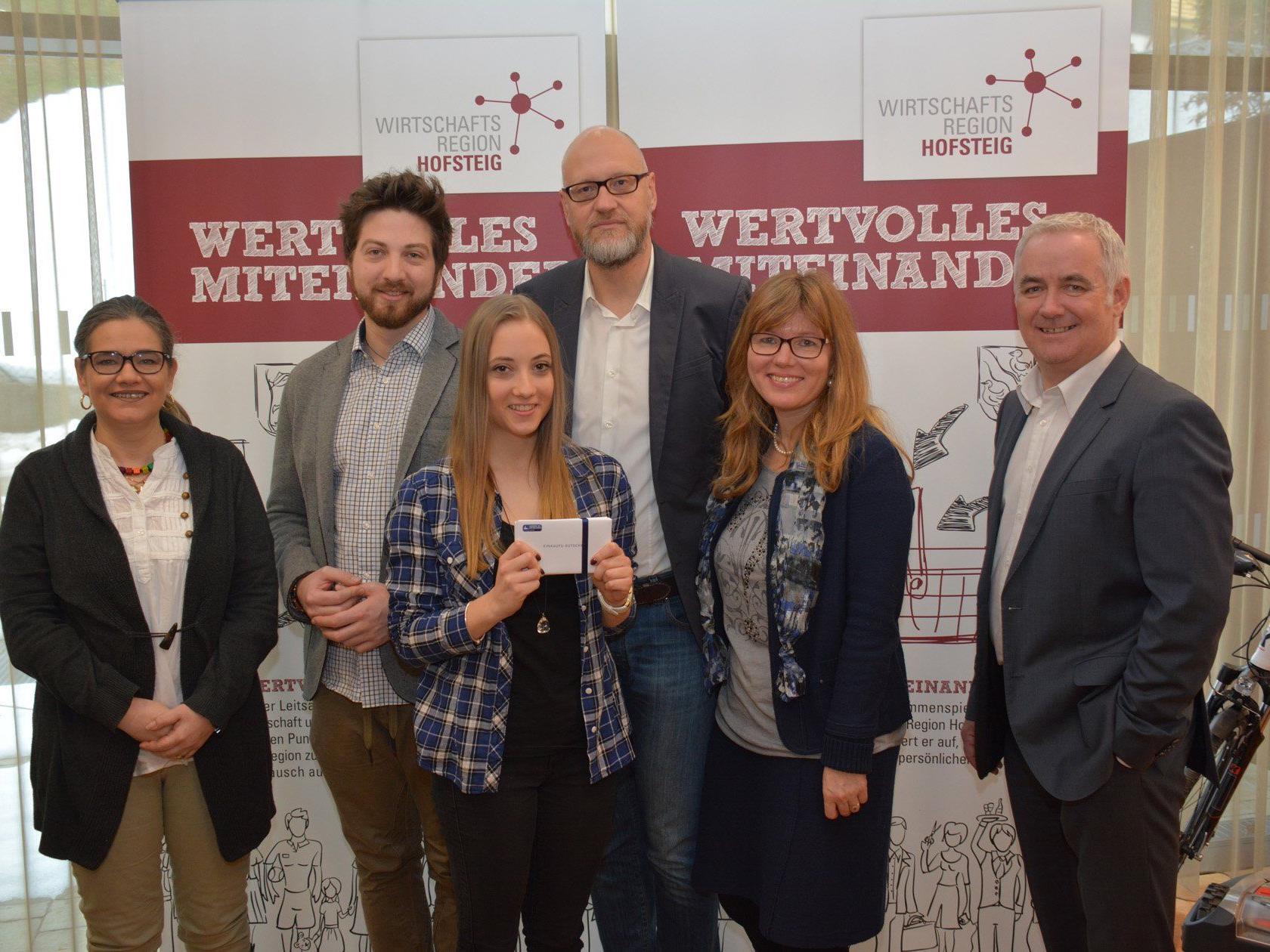 Desiree Schindler, M. Auer, Gewinnerin Celine Wiedenhofer, M. Dietrich, Yvonne Böhler und M. Rusch.