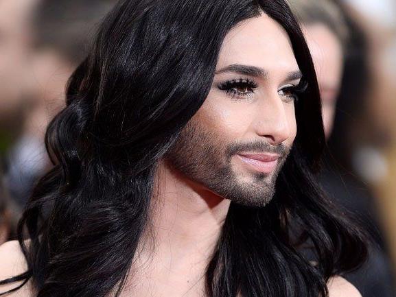 Song-Contest-Diva Conchita Wurst als Hingucker vor der Golden Globes-Verleihung. Song-Contest-Diva Conchita Wurst als Hingucker vor der Golden Globes-Verleihung.