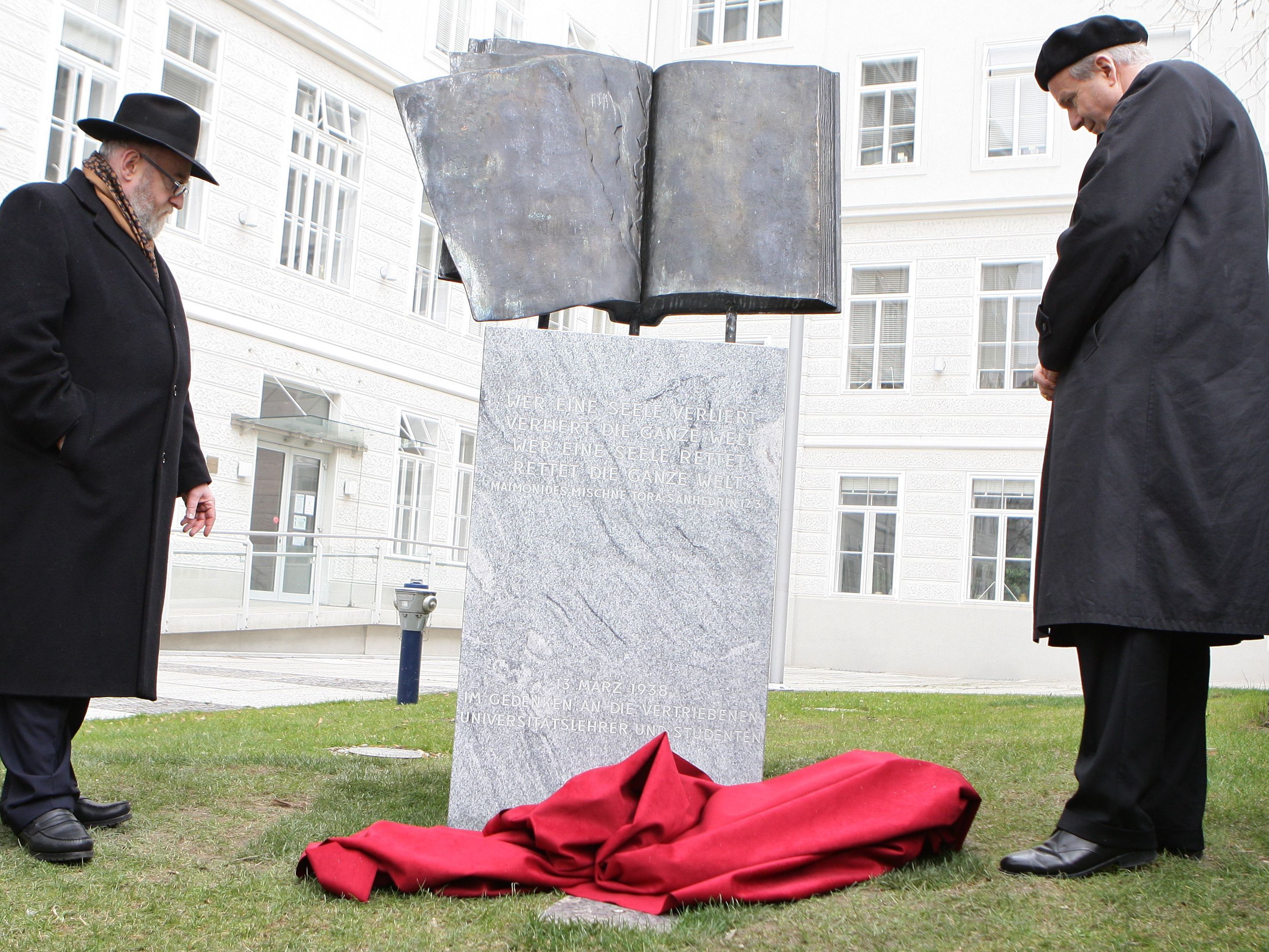 Auch in der Landeshauptstadt soll bald ein Mahnmal enthüllt werden, die Ideen dafür sind aber noch geheim Auch in der Landeshauptstadt soll bald ein Mahnmal enthüllt werden, die Ideen dafür sind aber noch geheim