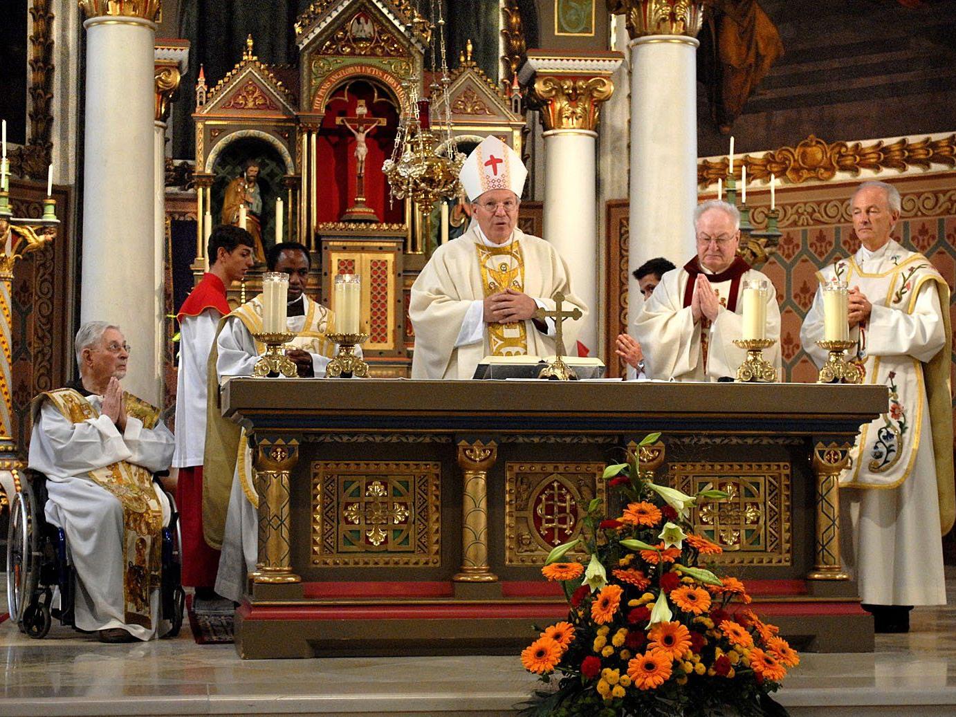 Sonntagsgottesdienst mit Christoph Kardinal Schönborn in der Pfarrkirche Schruns