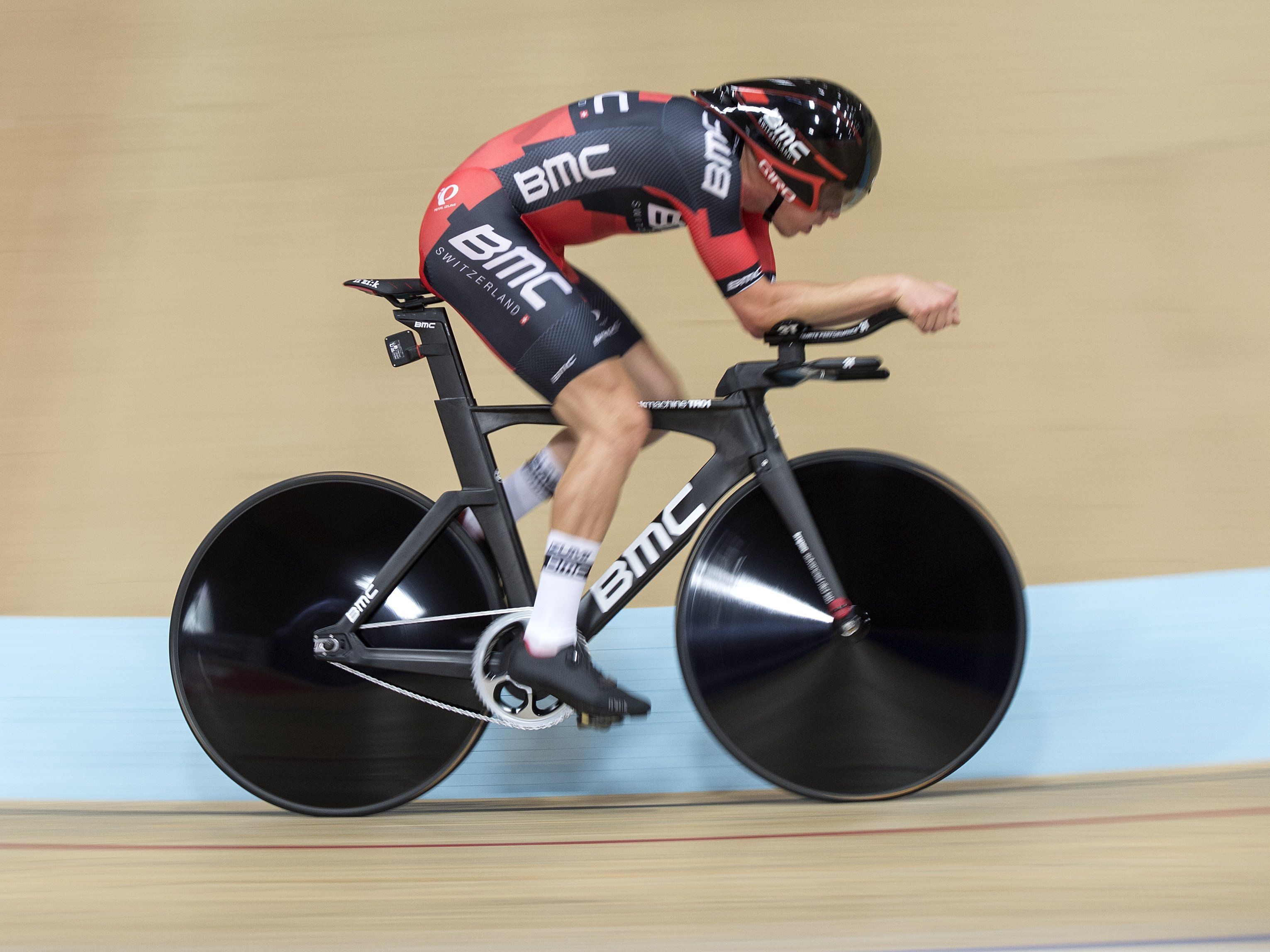 Rohan Dennis hat dem Vorarlberger Matthias Brändle den Weltrekord im Zeitfahren abgenommen. Rohan Dennis hat dem Vorarlberger Matthias Brändle den Weltrekord im Zeitfahren abgenommen.