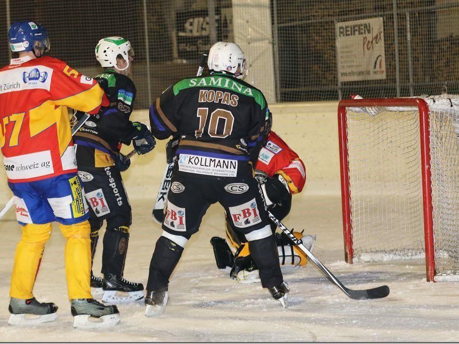HC Rankweil-Spielertrainer Michal Kopas erzielte drei Treffer beim 8:4-Erfolg in Dübendorf. HC Rankweil-Spielertrainer Michal Kopas erzielte drei Treffer beim 8:4-Erfolg in Dübendorf.