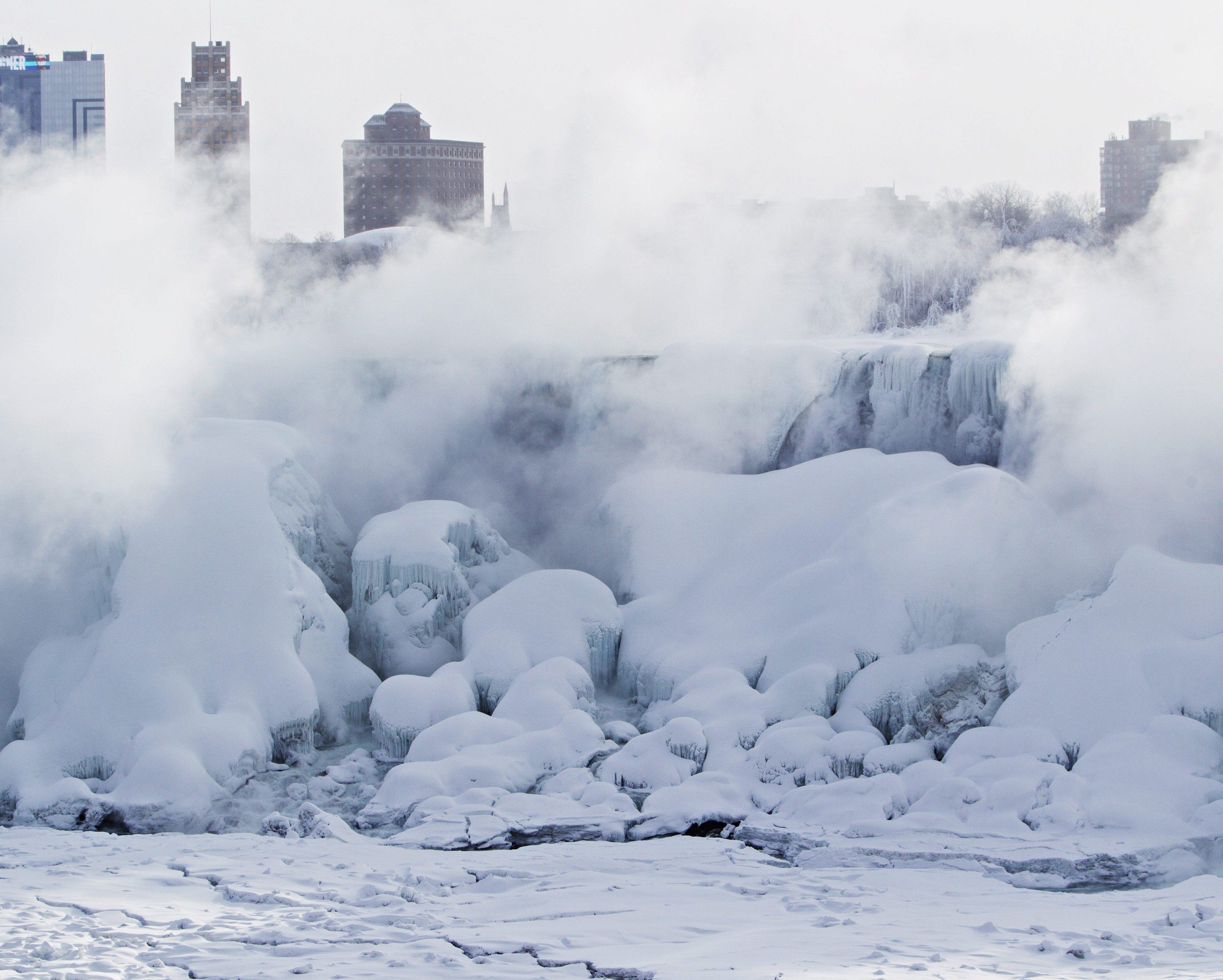 In Pennsylvania, New York City und Connecticut gab es Kälterekorde. In Pennsylvania, New York City und Connecticut gab es Kälterekorde.