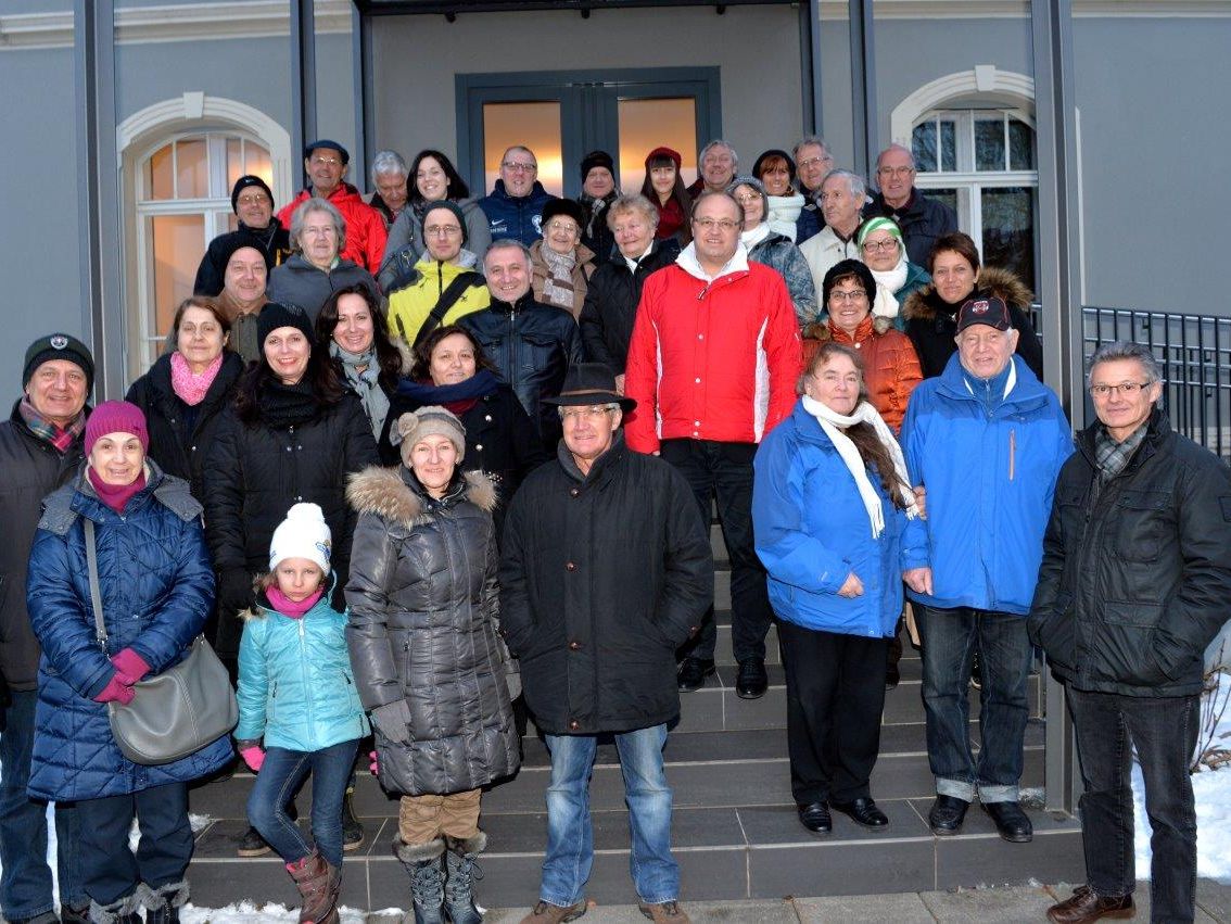 Dorfrundgang 2 mit interessierten Bürger von Lauterach vor dem "Kreuz" Dorfrundgang 2 mit interessierten Bürger von Lauterach vor dem "Kreuz"