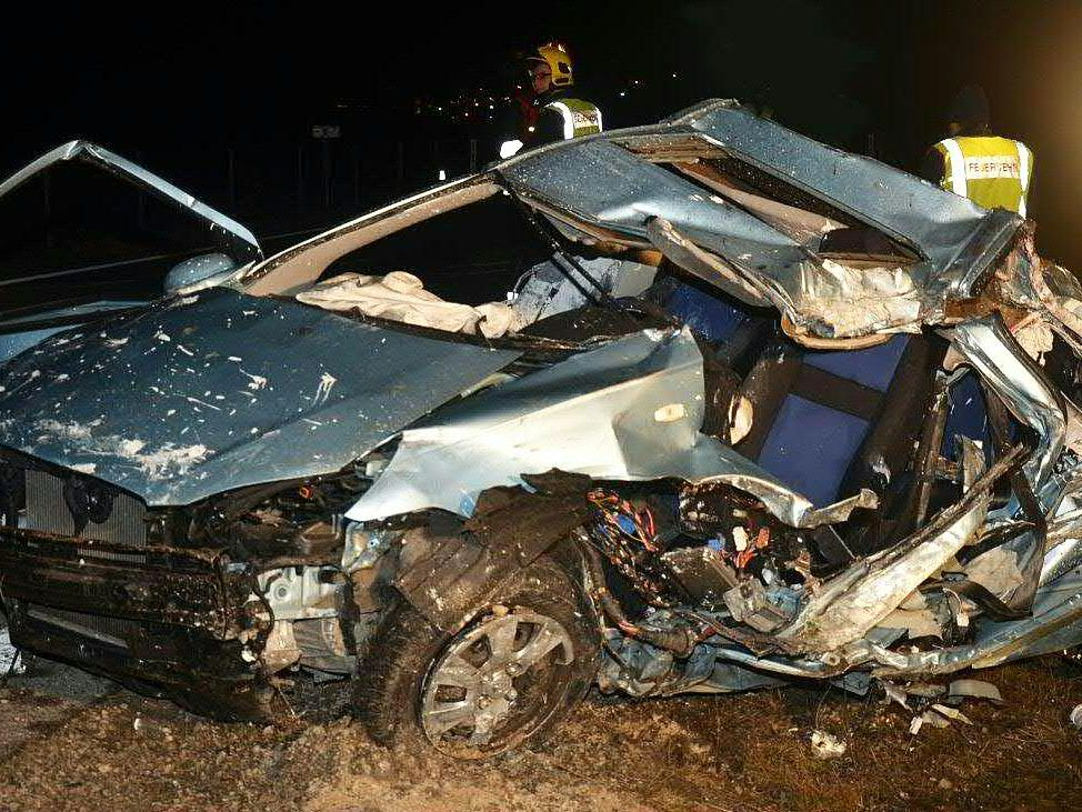 Ein Wiener starb beim Autounfall auf der A2 am Freitagmorgen. Ein Wiener starb beim Autounfall auf der A2 am Freitagmorgen.