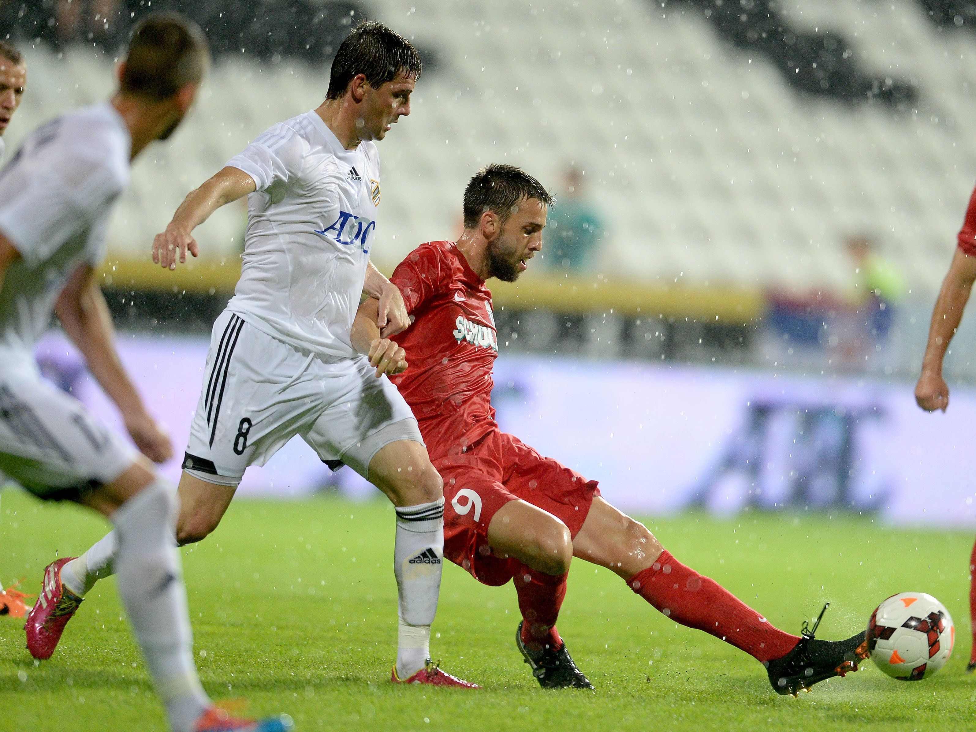 Stürmer Tomi (rechts) wechselt im Sommer vom SV Grödig zum SK Rapid Wien. Stürmer Tomi (rechts) wechselt im Sommer vom SV Grödig zum SK Rapid Wien.