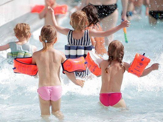 Welche Menschen welcher Nationalitäten in welches Bad gehen, scheint die Betreiber von "Wien konkret" zu beschäftigen Welche Menschen welcher Nationalitäten in welches Bad gehen, scheint die Betreiber von "Wien konkret" zu beschäftigen