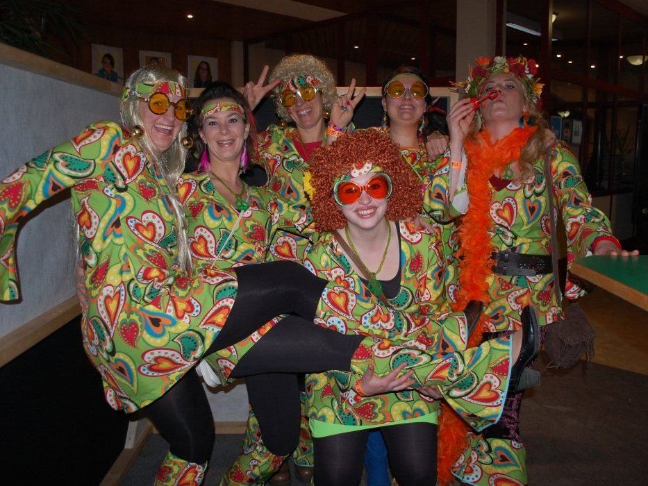 Zahlreiche Narren trafen sich beim Musikball in Gantschier. Zahlreiche Narren trafen sich beim Musikball in Gantschier.