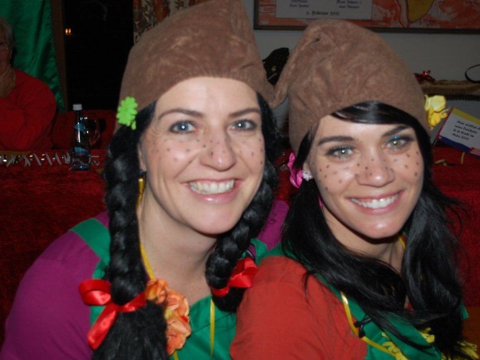 Zahlreiche Mäschgerle feierten an diesem Abend gemeinsam. Zahlreiche Mäschgerle feierten an diesem Abend gemeinsam.