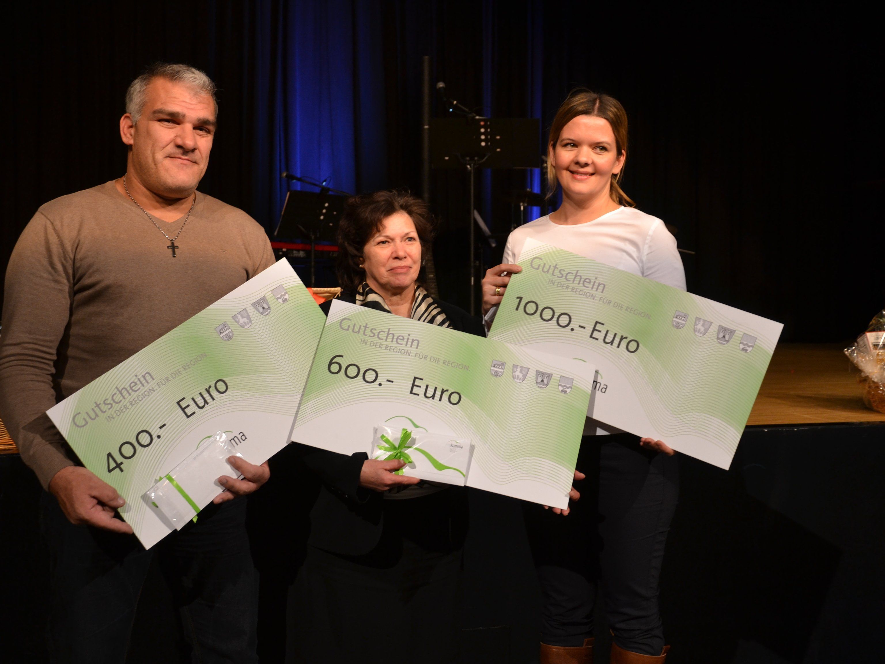 v.l. Die Gewinner des Abends Mario Wagner aus Götzis, Maria-Victoria Stadlinger aus Feldkirch und Julia Kathan-Klammer aus Götzis v.l. Die Gewinner des Abends Mario Wagner aus Götzis, Maria-Victoria Stadlinger aus Feldkirch und Julia Kathan-Klammer aus Götzis